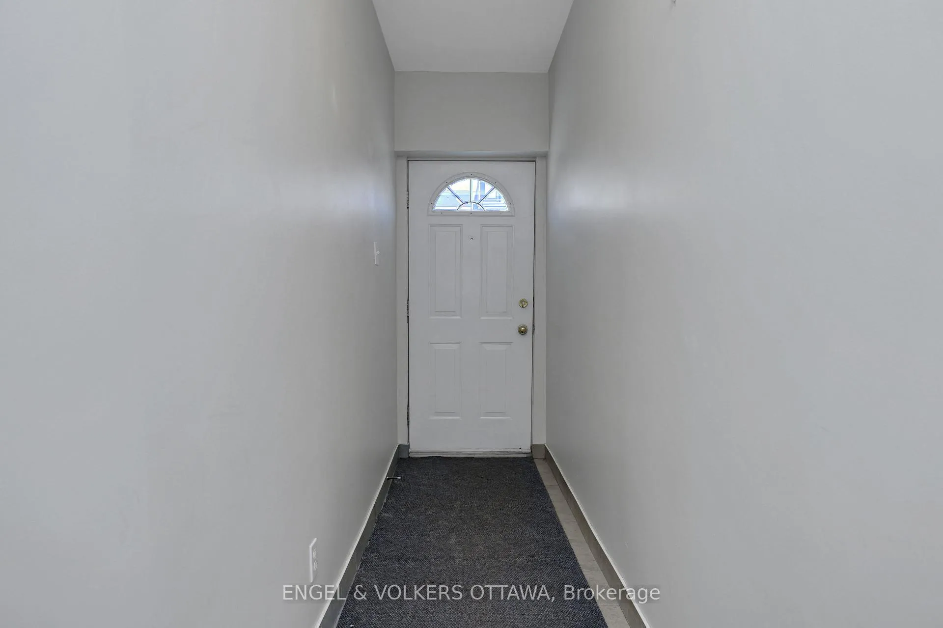 Photo 2 of 504 Hilson Avenue, Ottawa, Westboro/Hampton Park — HOMEH