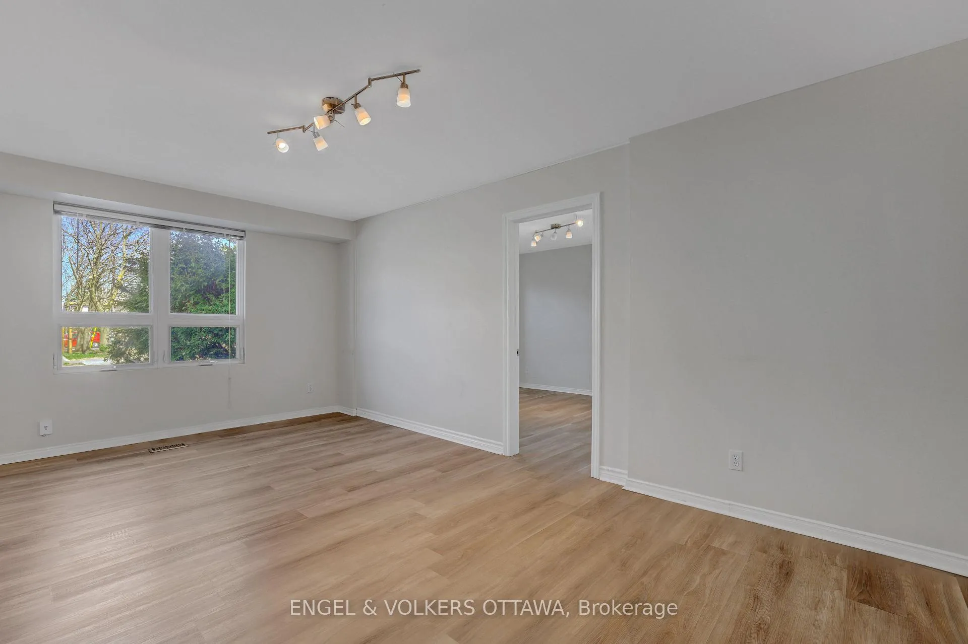 Photo 5 of 504 Hilson Avenue, Ottawa, Westboro/Hampton Park — HOMEH