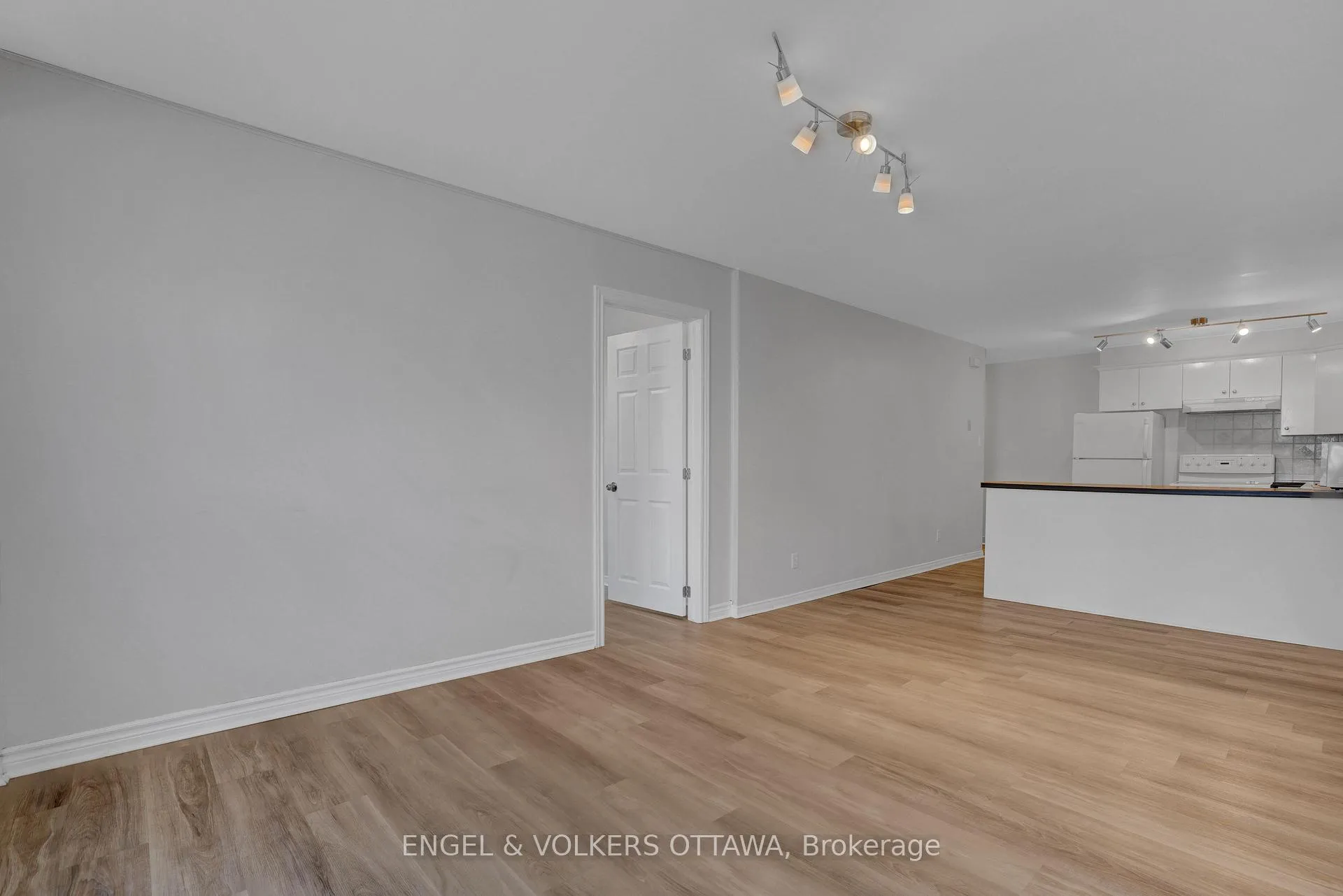 Photo 7 of 504 Hilson Avenue, Ottawa, Westboro/Hampton Park — HOMEH