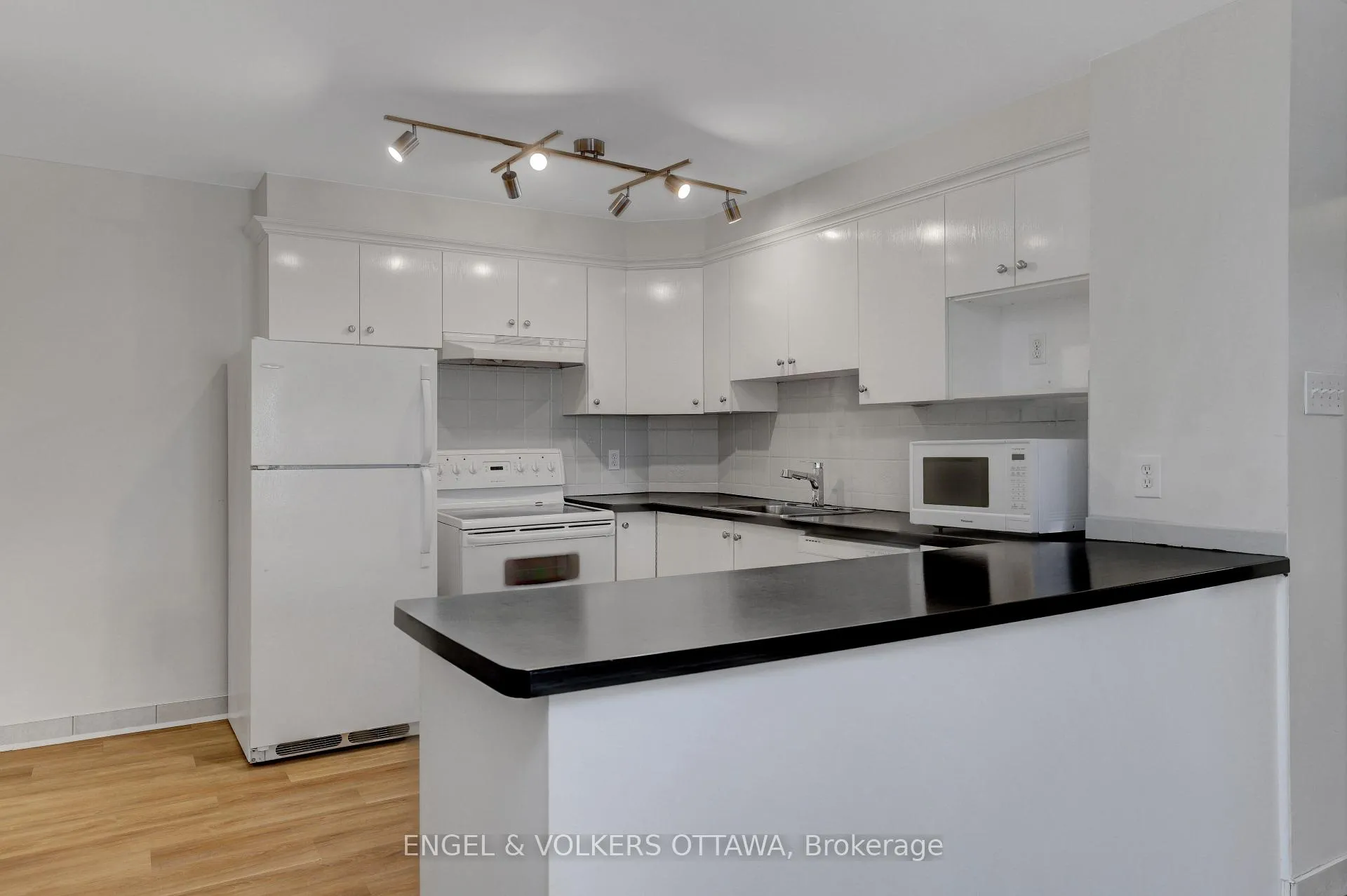 Photo 8 of 504 Hilson Avenue, Ottawa, Westboro/Hampton Park — HOMEH