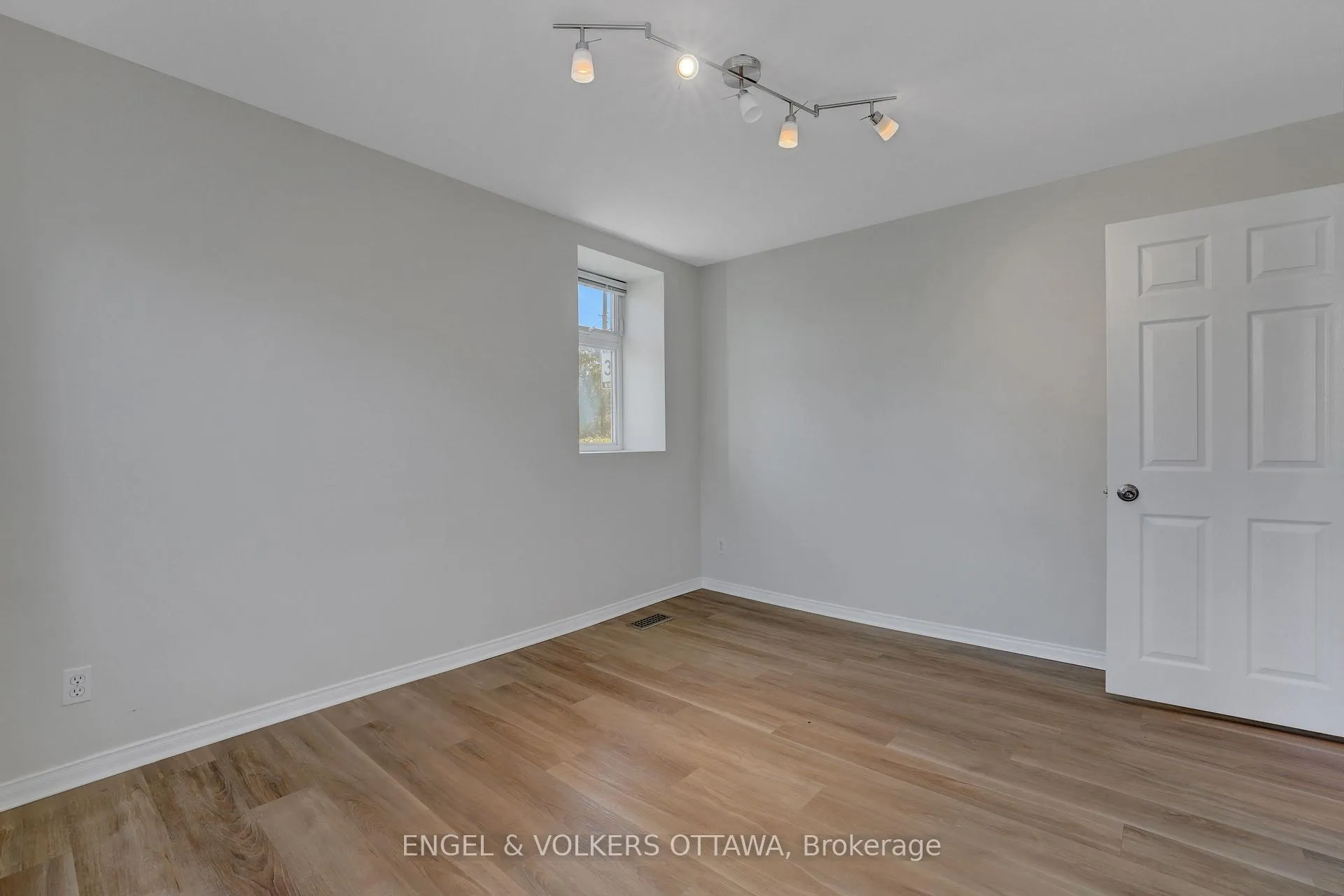 Photo 16 of 504 Hilson Avenue, Ottawa, Westboro/Hampton Park — HOMEH