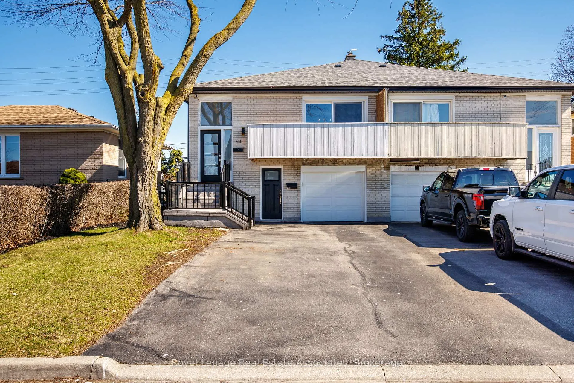 Photo 2 of 66 Kingsmere Crescent, Brampton, Northwood Park — HOMEH