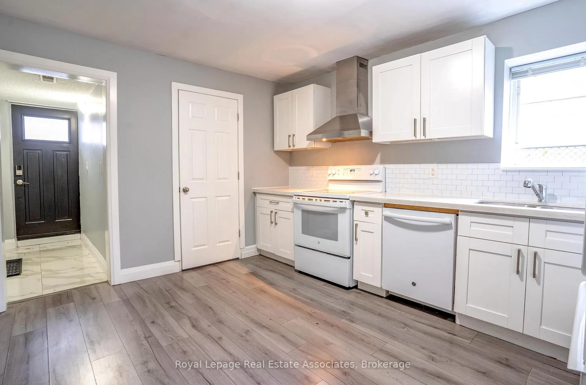 Photo 33 of 66 Kingsmere Crescent, Brampton, Northwood Park — HOMEH