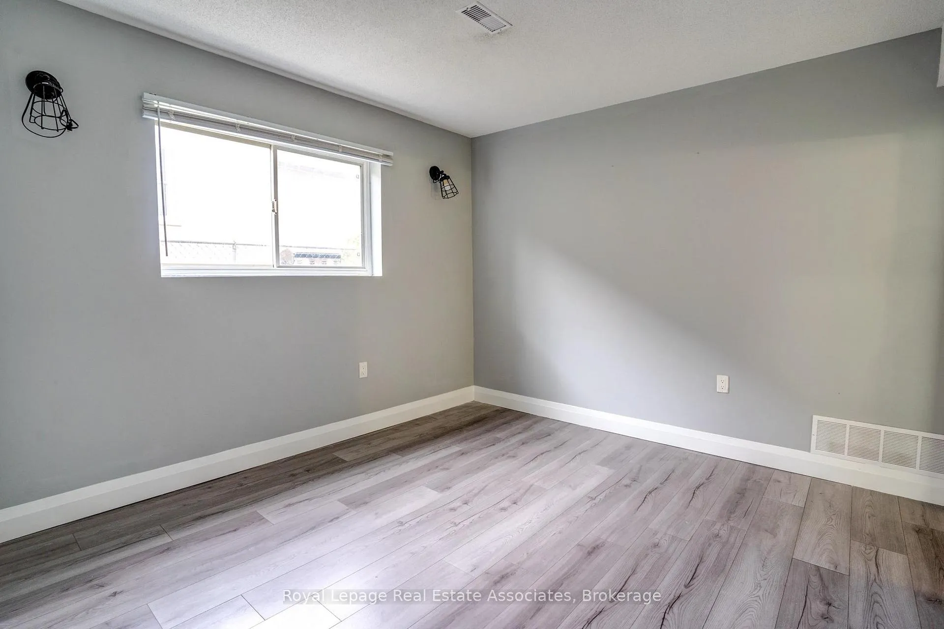 Photo 37 of 66 Kingsmere Crescent, Brampton, Northwood Park — HOMEH