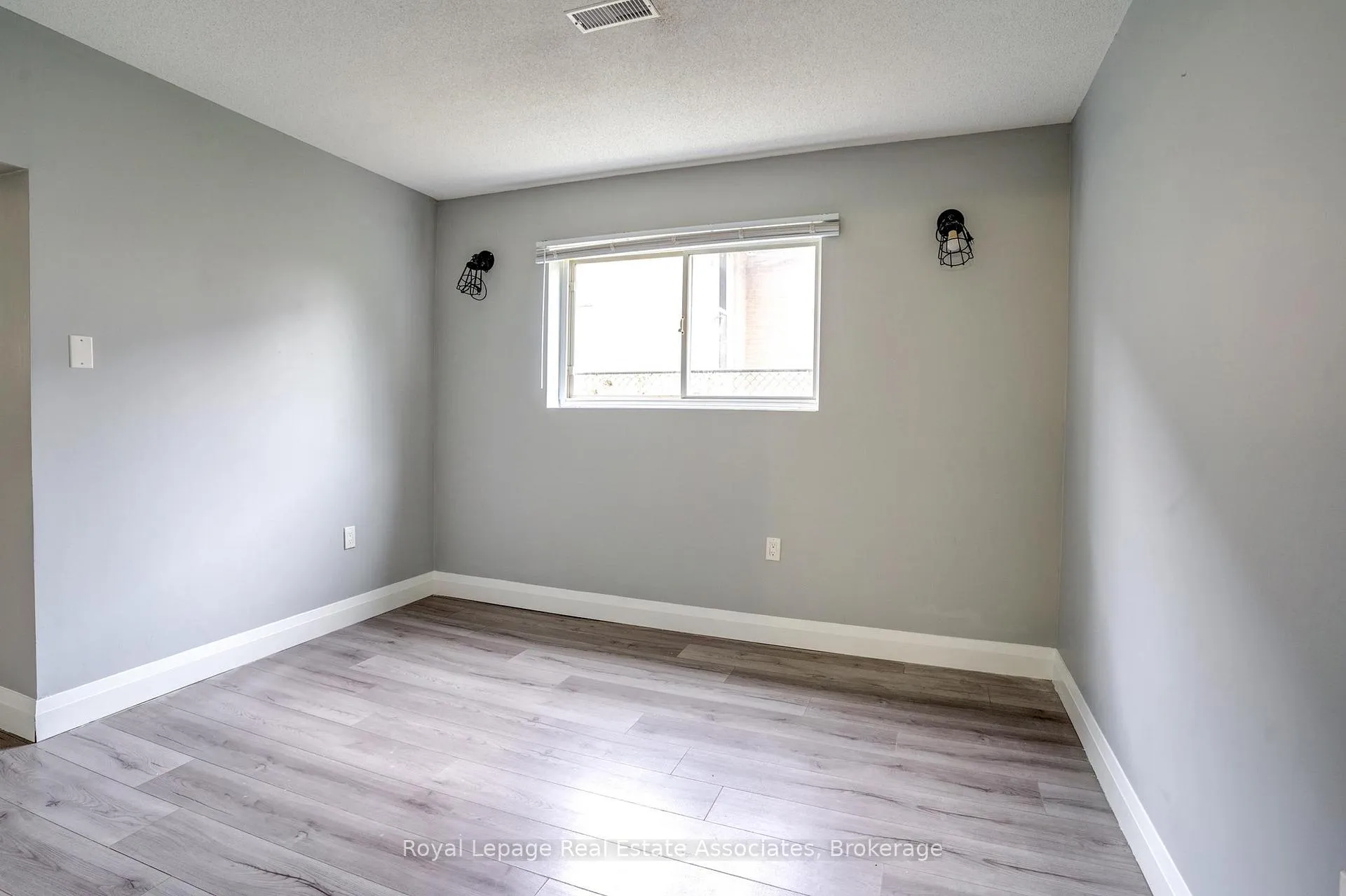 Photo 38 of 66 Kingsmere Crescent, Brampton, Northwood Park — HOMEH