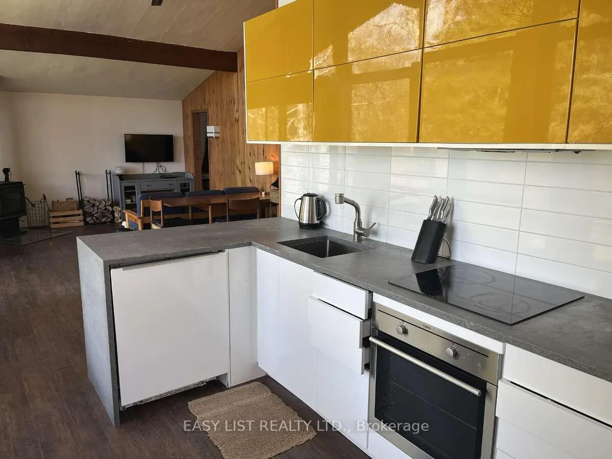 Photo 17 of 16 Leaside Drive, The Archipelago, Archipelago North — HOMEH