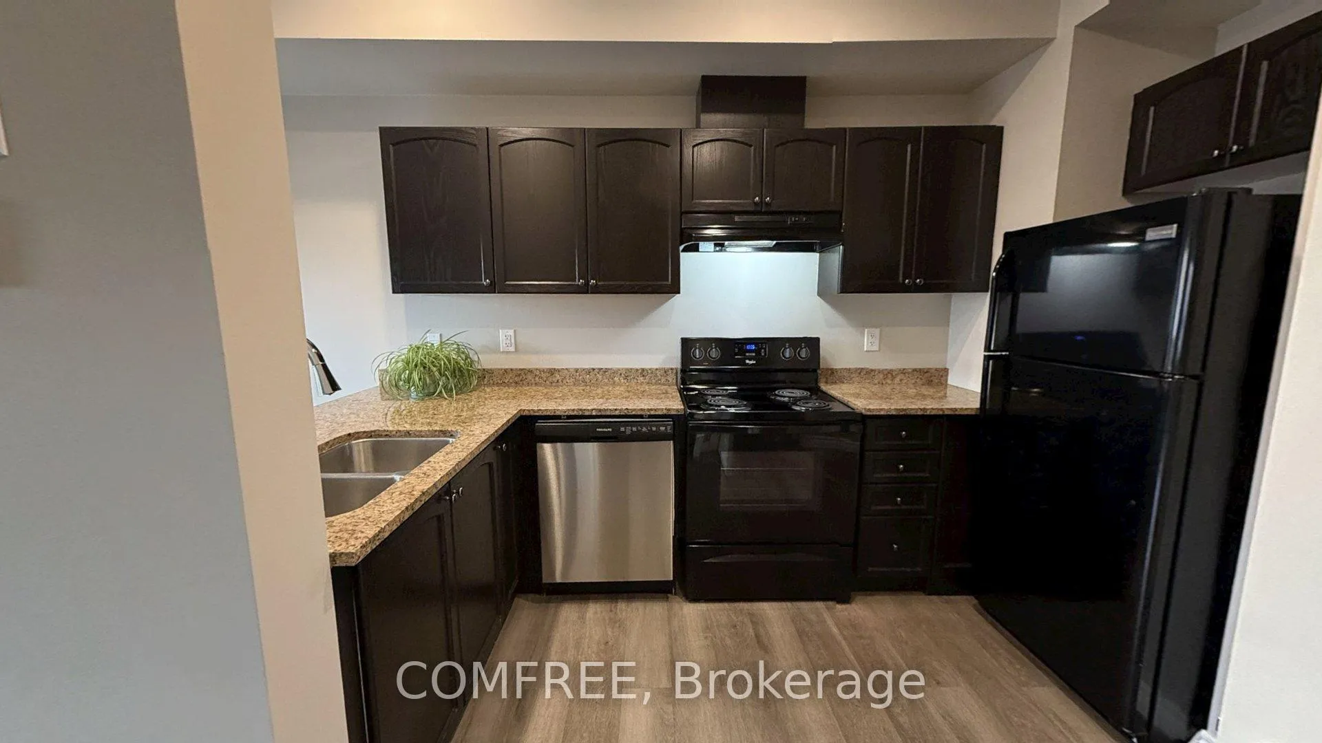 Photo 3 of 175 Stanley Street, Barrie, East Bayfield — HOMEH