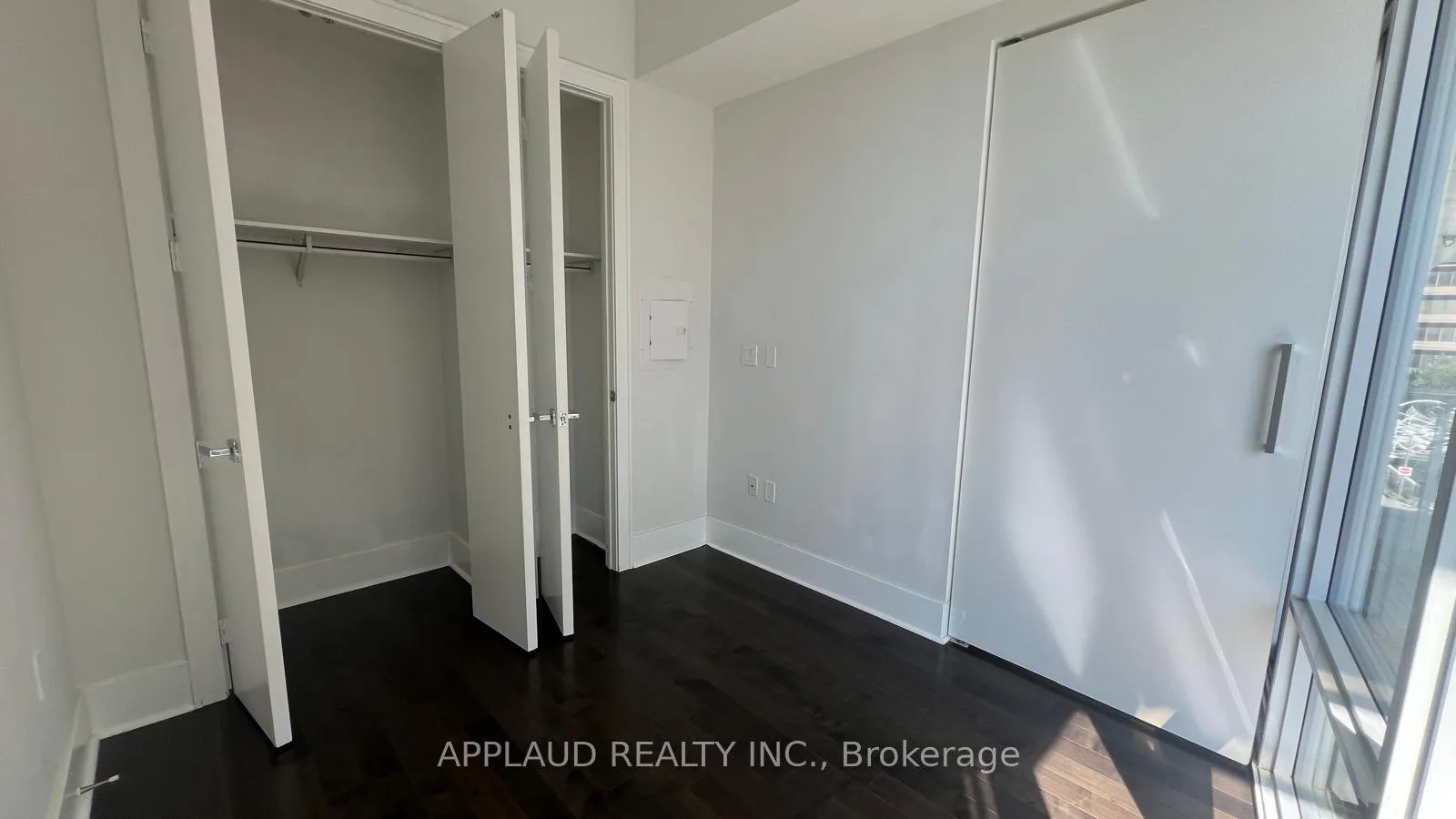 Photo 5 of Unit 409, 29 Queens Quay E, Toronto, Waterfront Communities — HOMEH