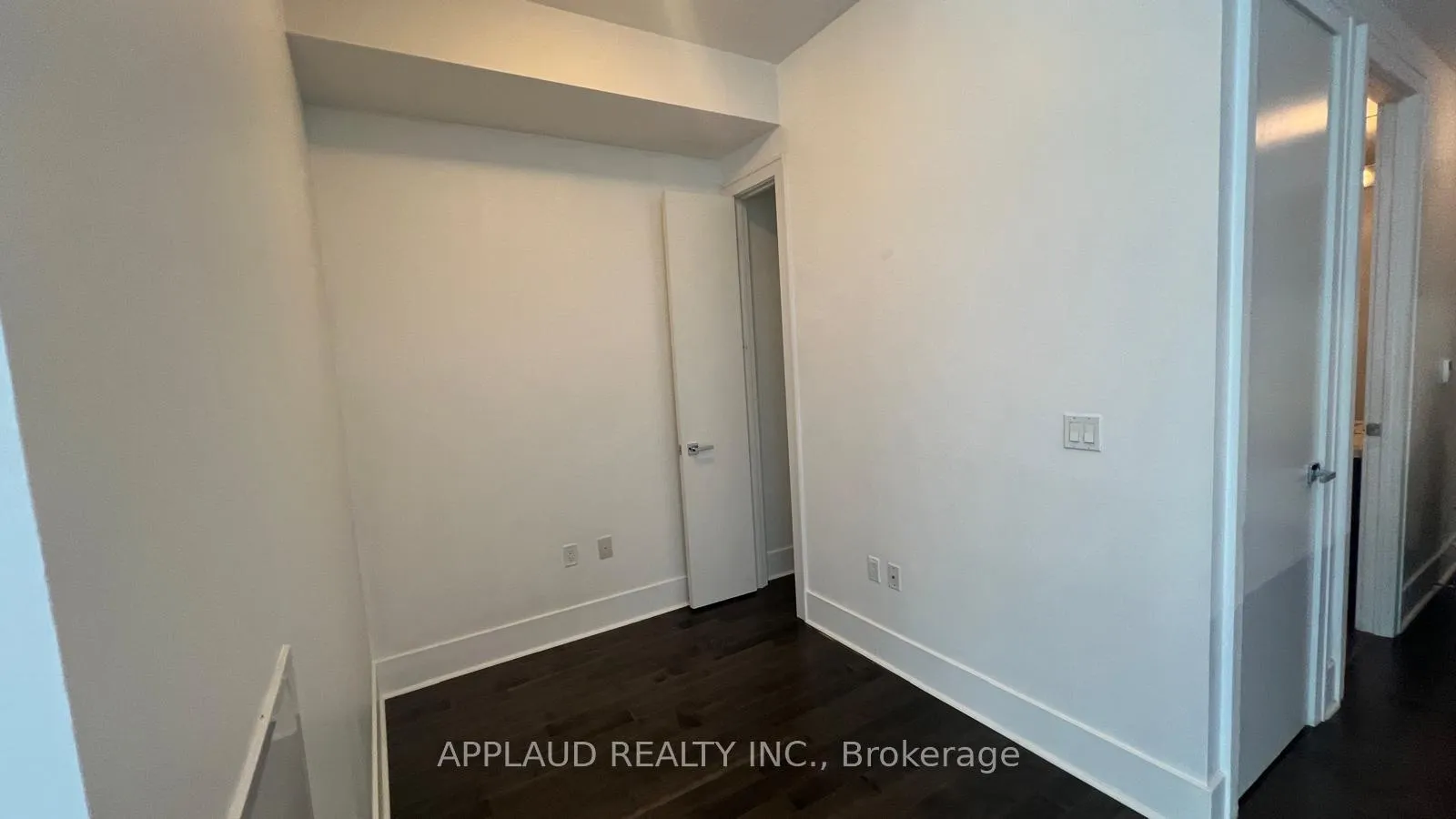 Photo 7 of Unit 409, 29 Queens Quay E, Toronto, Waterfront Communities — HOMEH