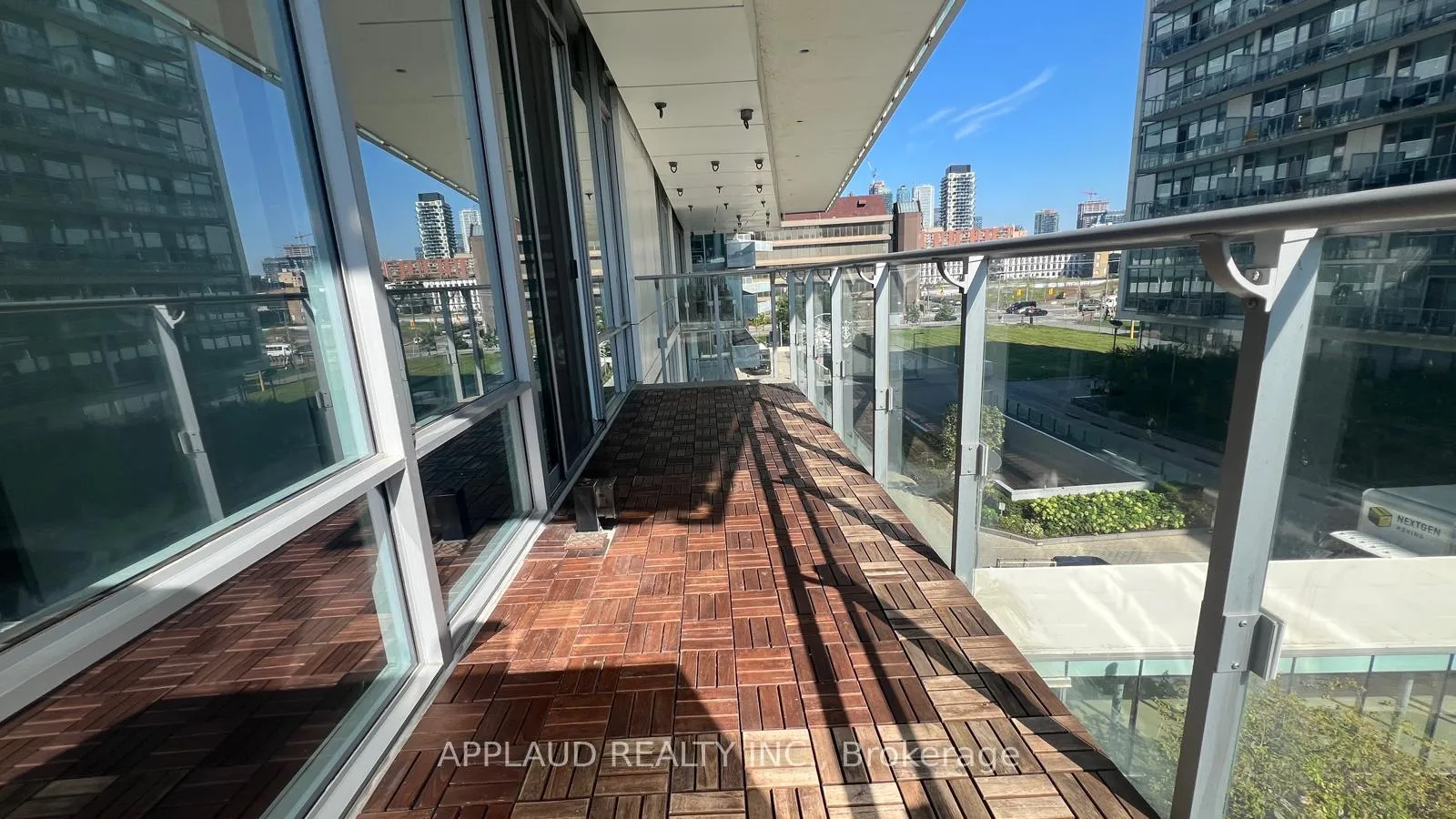 Photo 8 of Unit 409, 29 Queens Quay E, Toronto, Waterfront Communities — HOMEH
