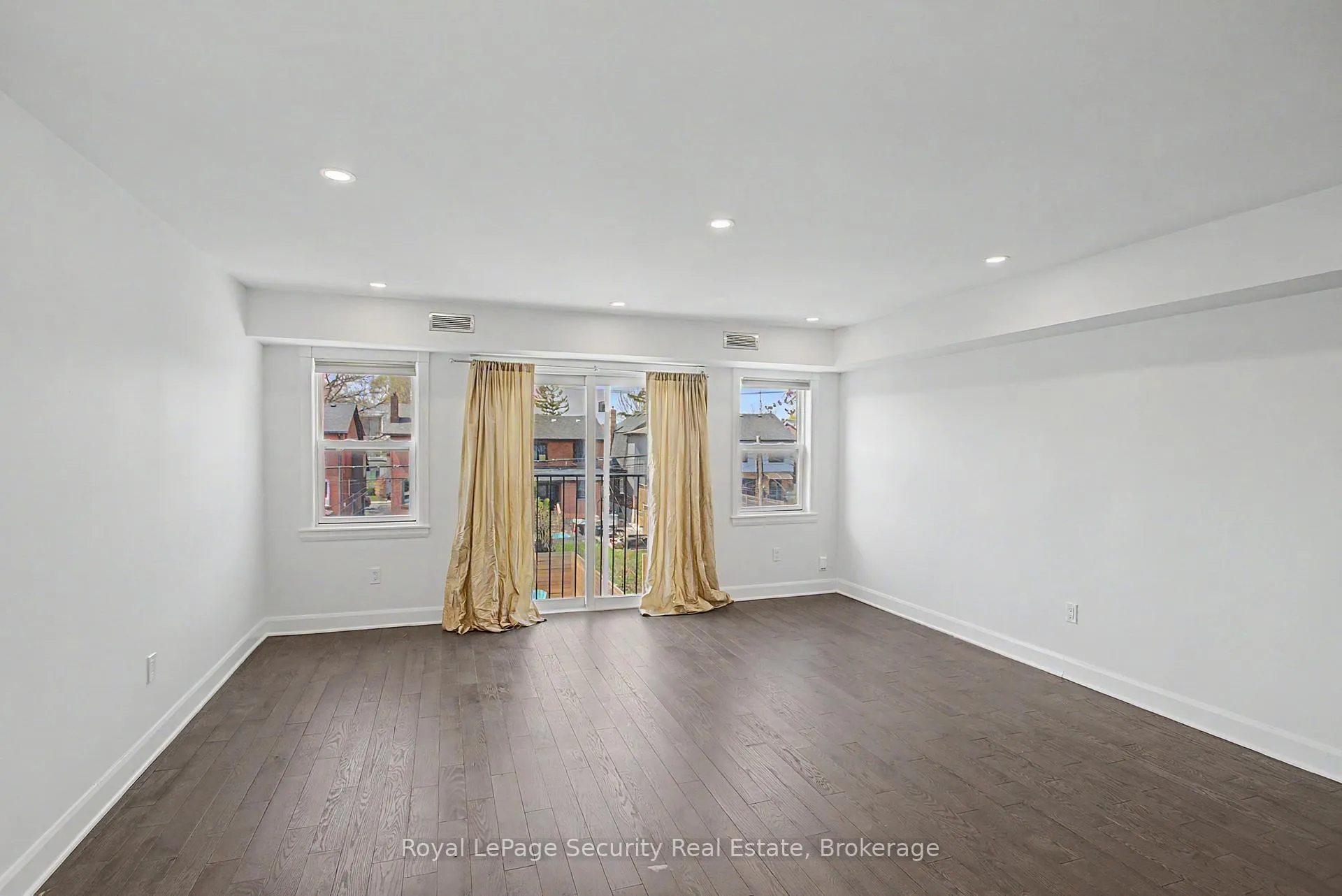 Photo 3 of Unit 2, 226 Lauder Avenue, Toronto, Oakwood Village — HOMEH