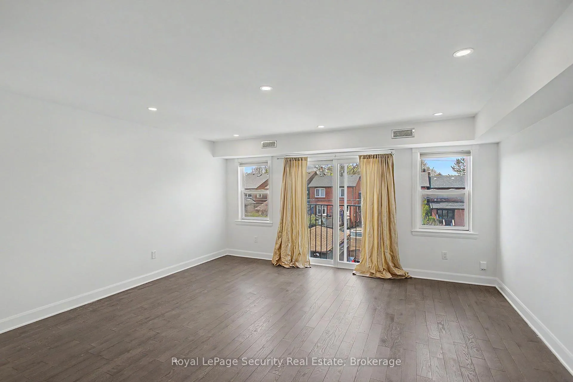 Photo 4 of Unit 2, 226 Lauder Avenue, Toronto, Oakwood Village — HOMEH