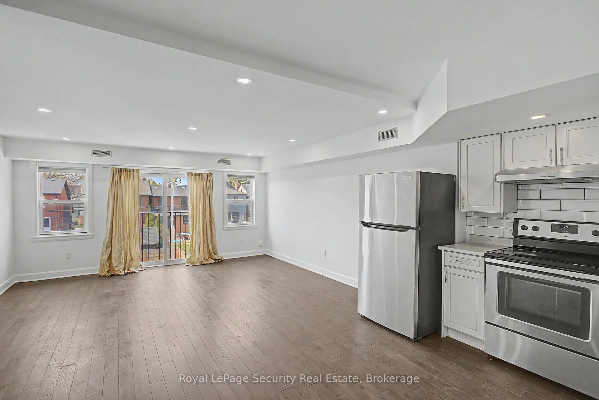 Photo 9 of Unit 2, 226 Lauder Avenue, Toronto, Oakwood Village — HOMEH