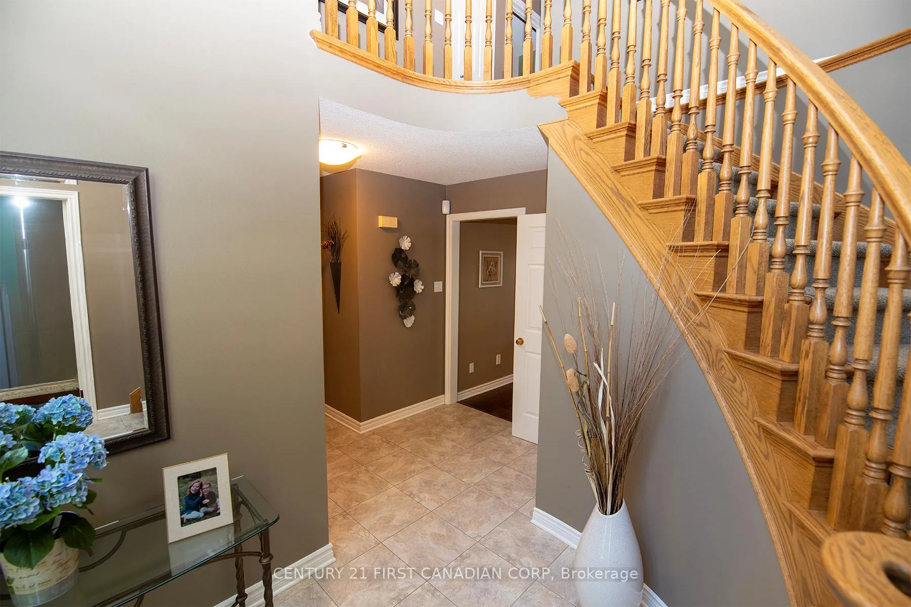 Photo 9 of 244 Ensign Crescent, London, South N — HOMEH