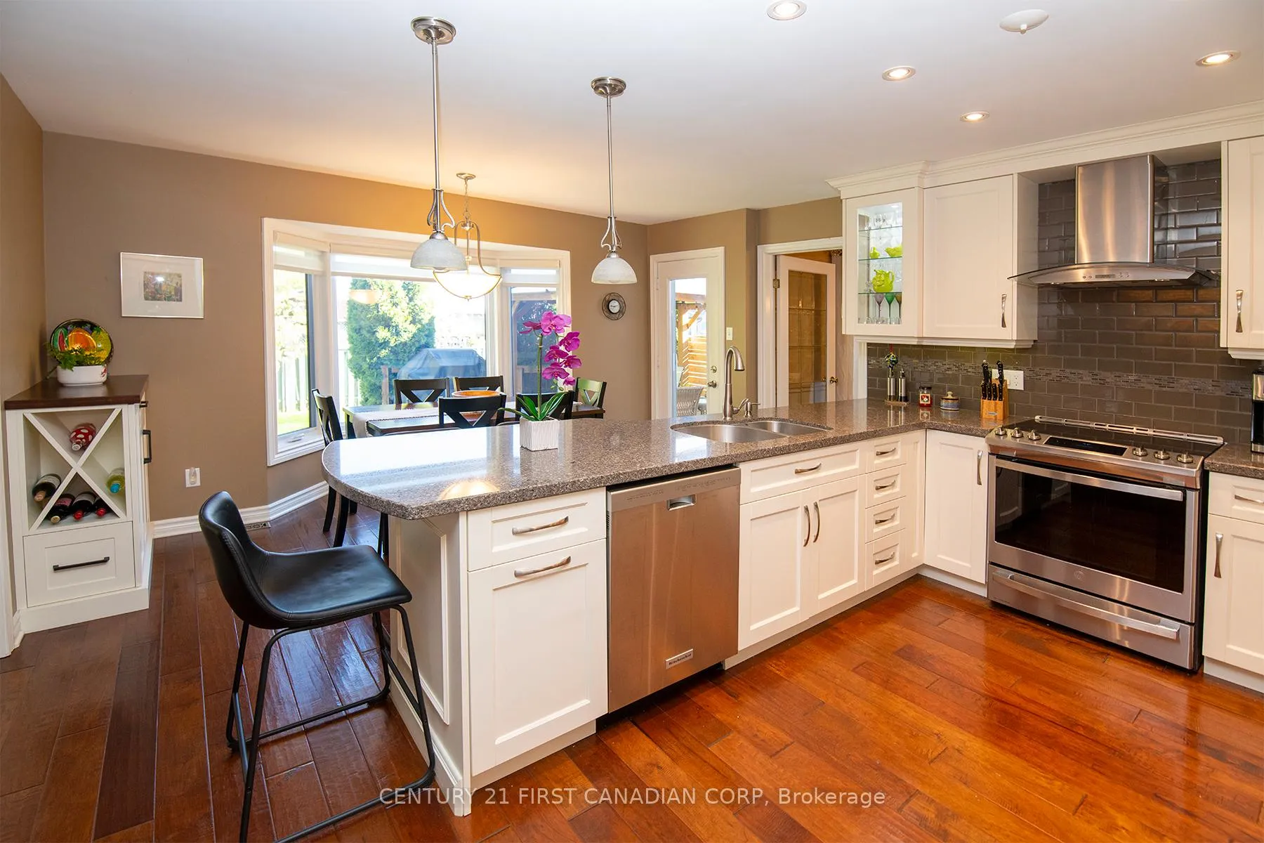 Photo 15 of 244 Ensign Crescent, London, South N — HOMEH