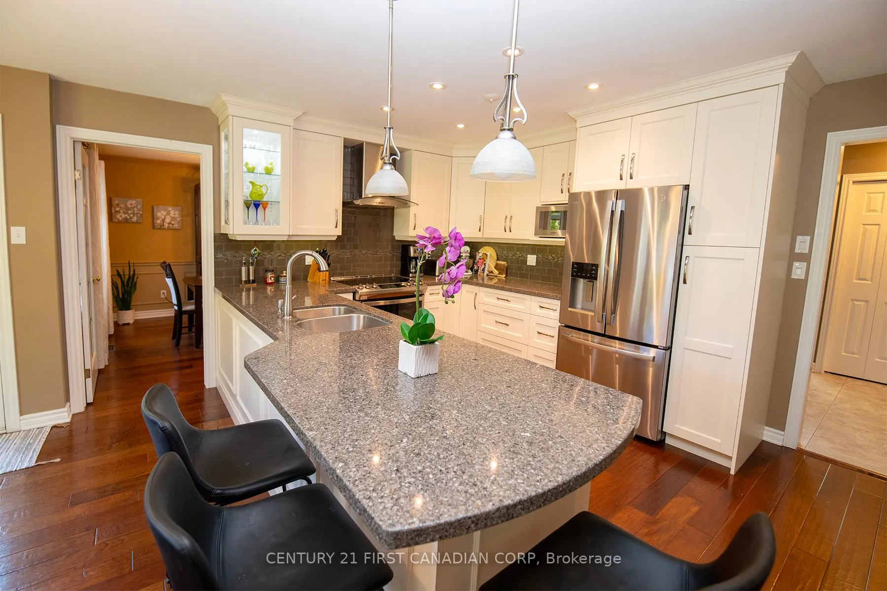 Photo 17 of 244 Ensign Crescent, London, South N — HOMEH