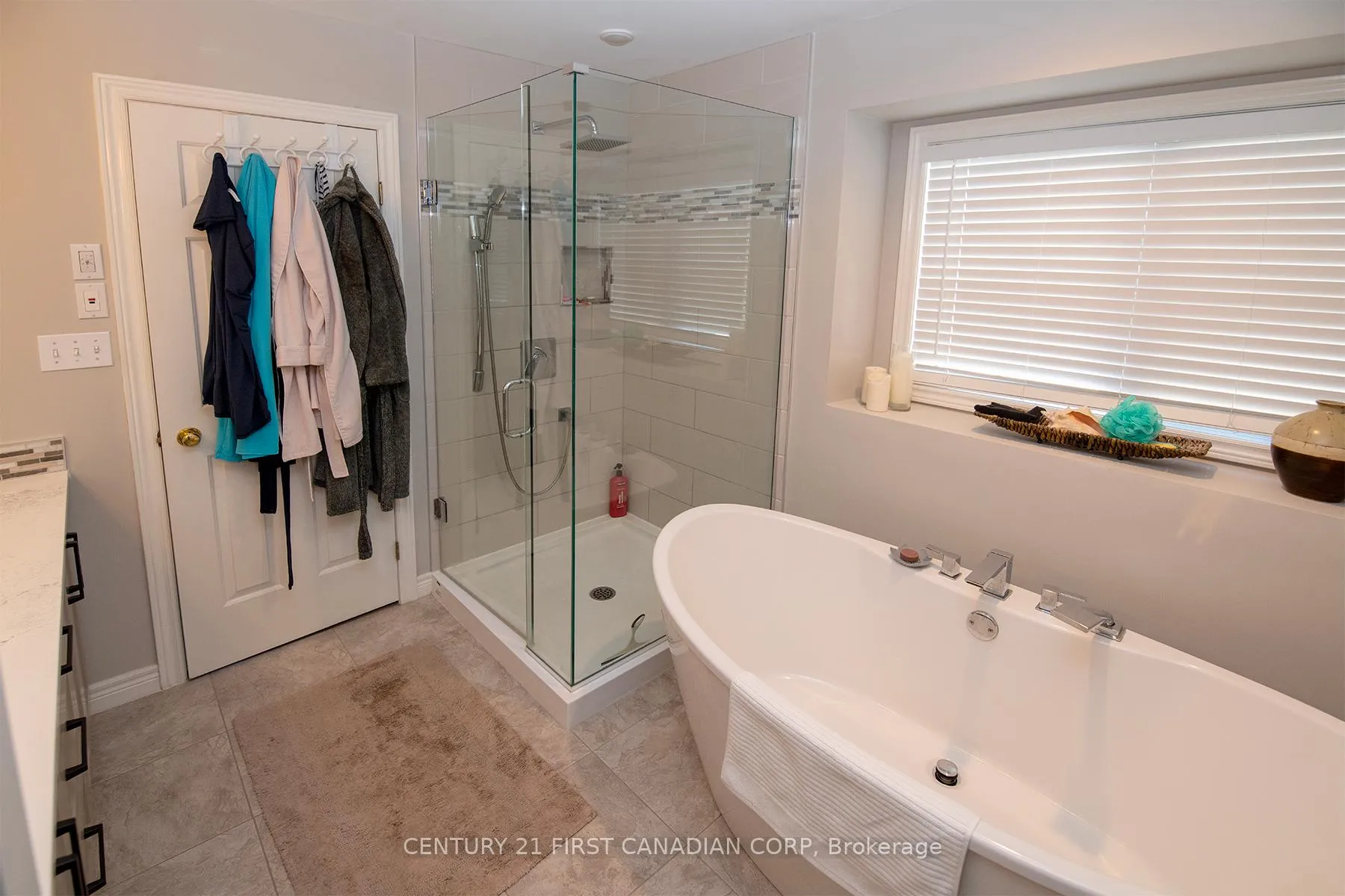 Photo 33 of 244 Ensign Crescent, London, South N — HOMEH