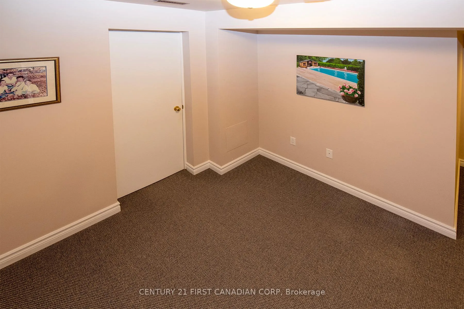 Photo 40 of 244 Ensign Crescent, London, South N — HOMEH