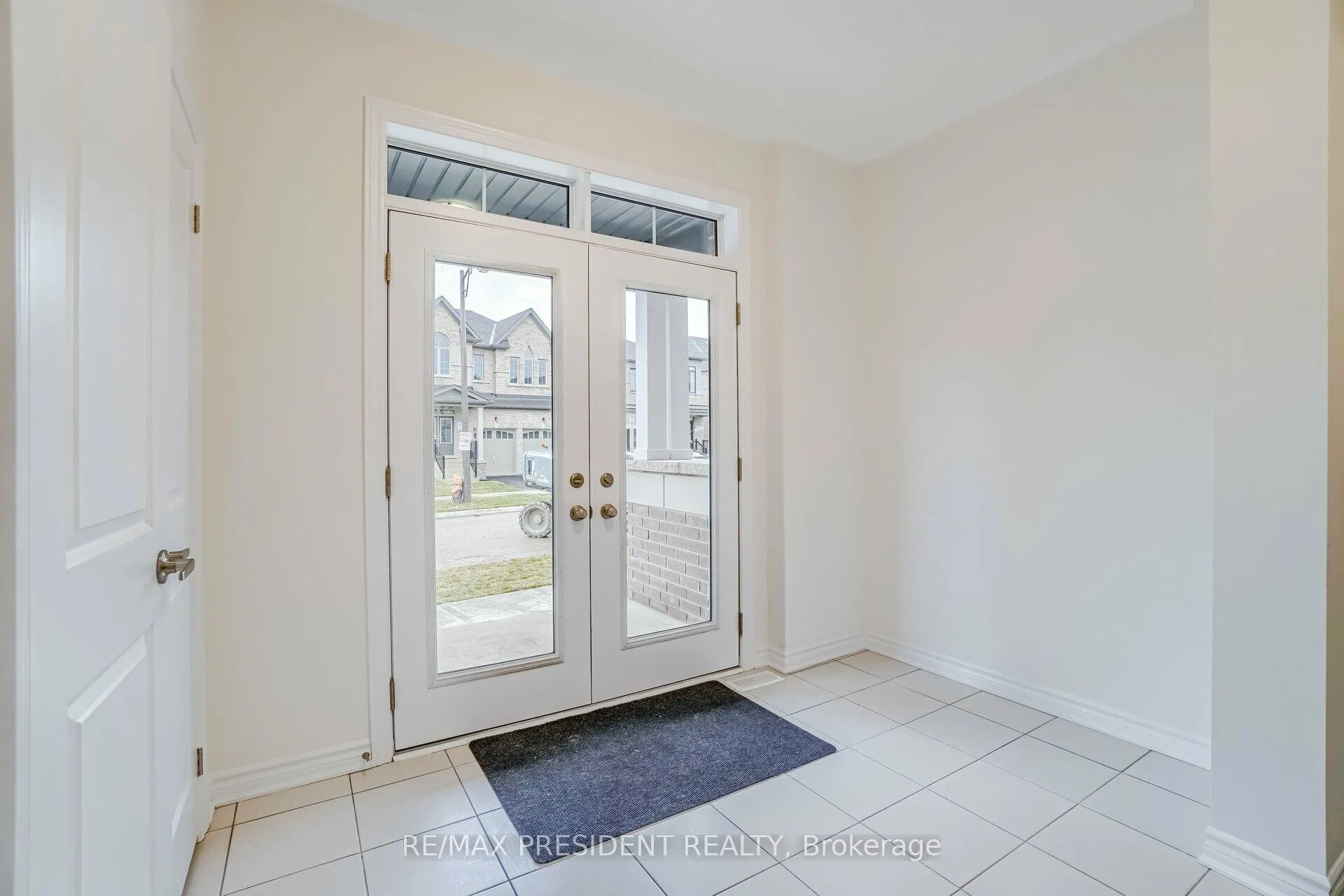 Photo 2 of 17 Spinland Street, Caledon, Rural Caledon — HOMEH