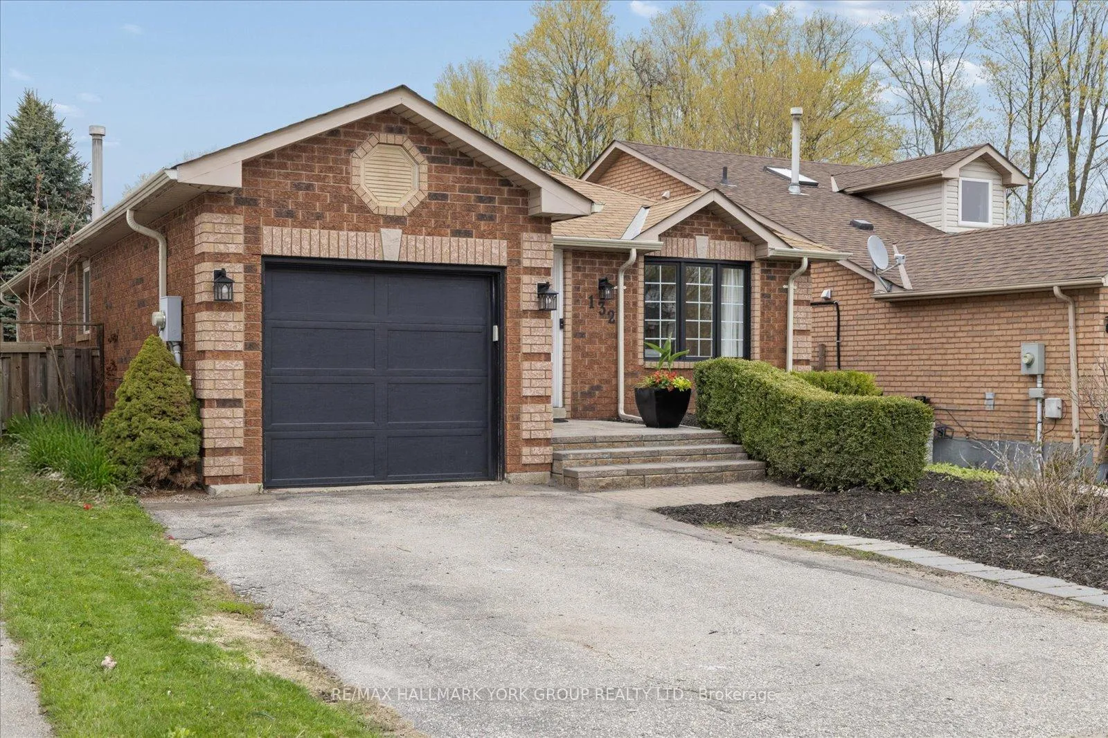 Photo 2 of 132 Athabaska Road, Barrie, Holly — HOMEH