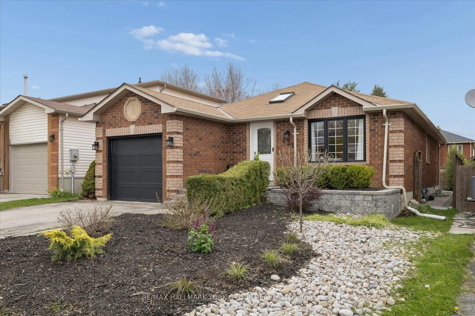 Photo 3 of 132 Athabaska Road, Barrie, Holly — HOMEH