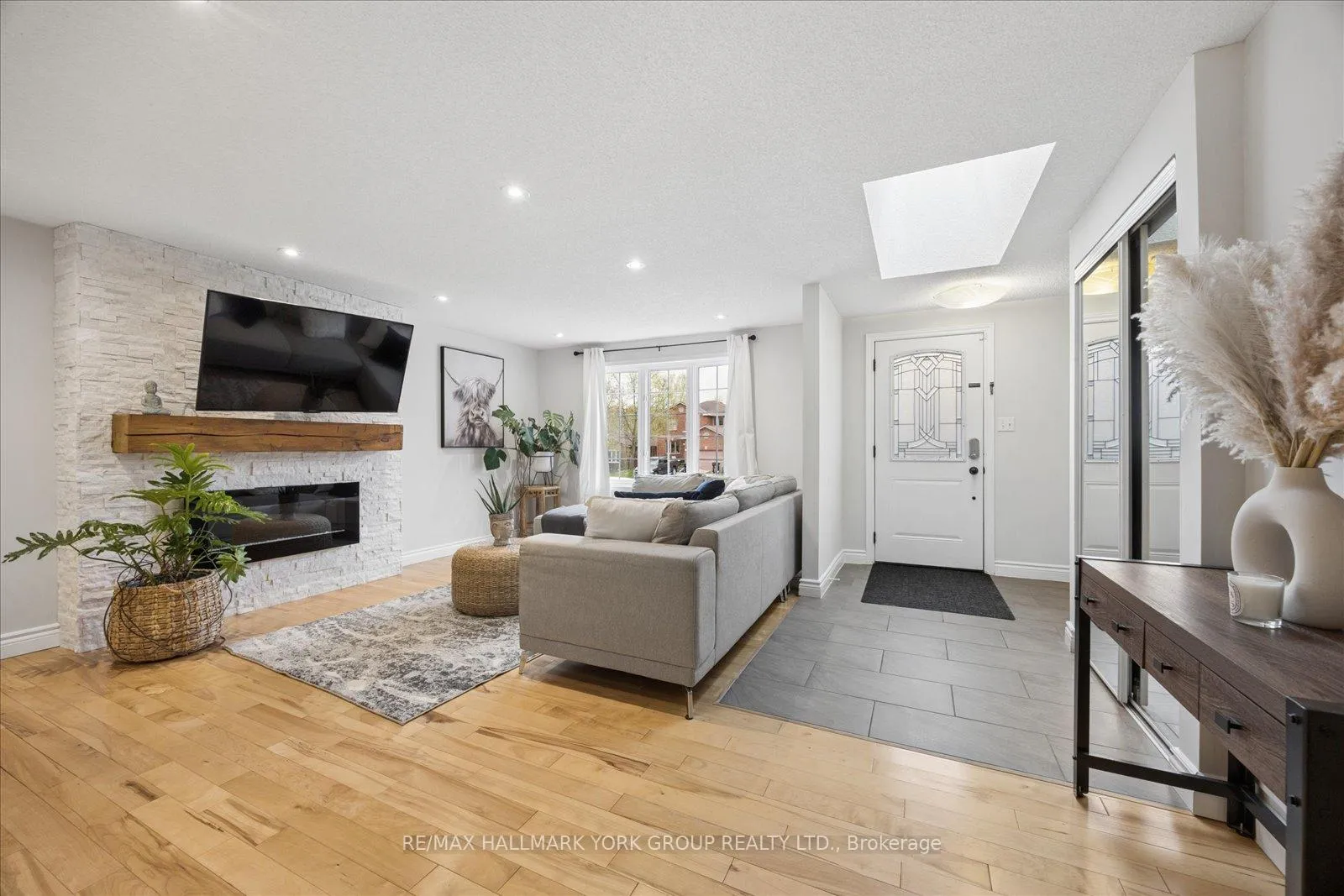 Photo 7 of 132 Athabaska Road, Barrie, Holly — HOMEH