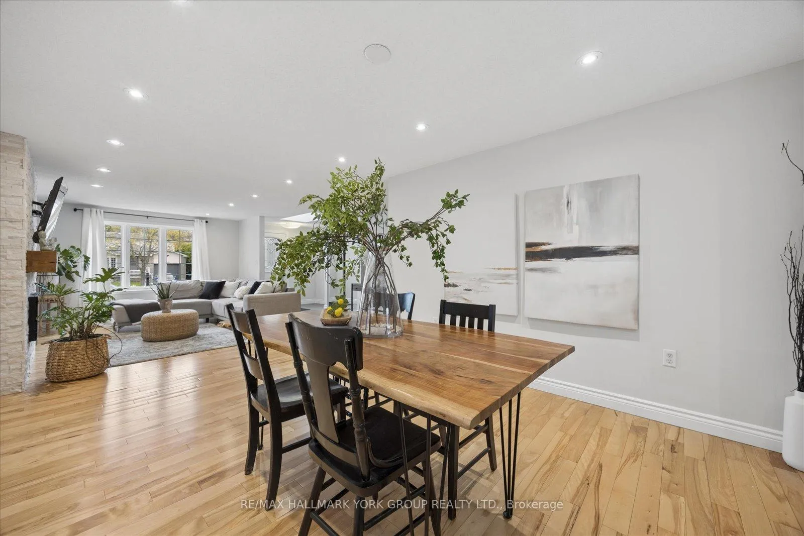Photo 11 of 132 Athabaska Road, Barrie, Holly — HOMEH