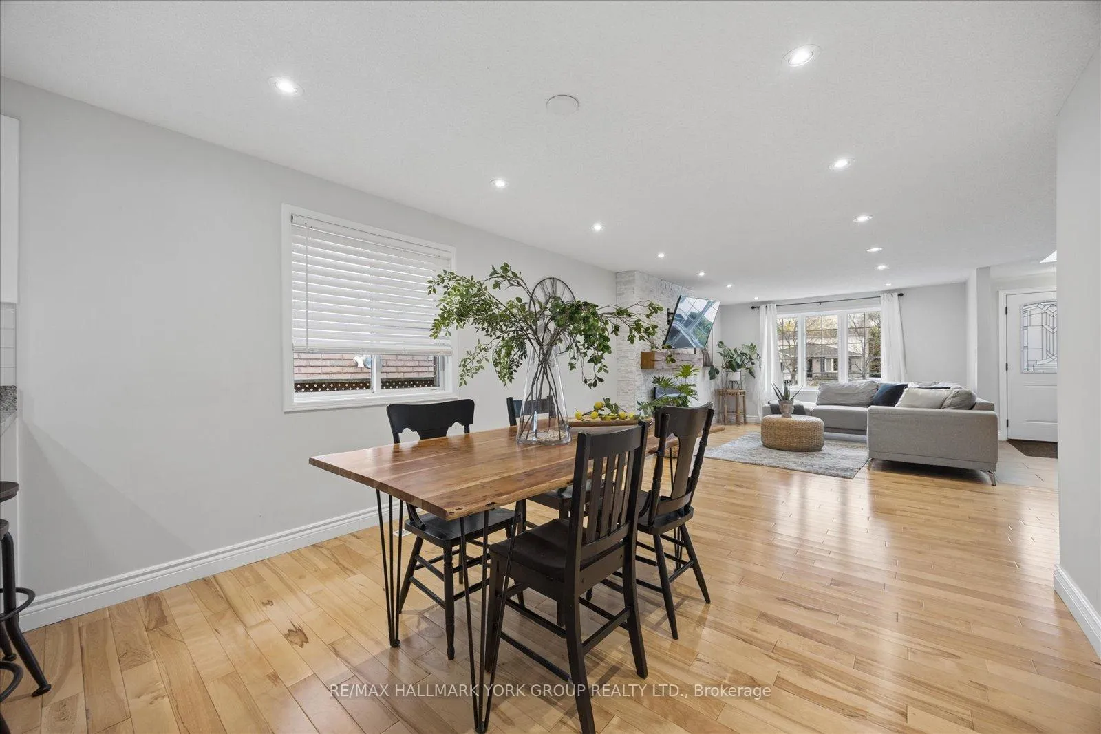 Photo 12 of 132 Athabaska Road, Barrie, Holly — HOMEH