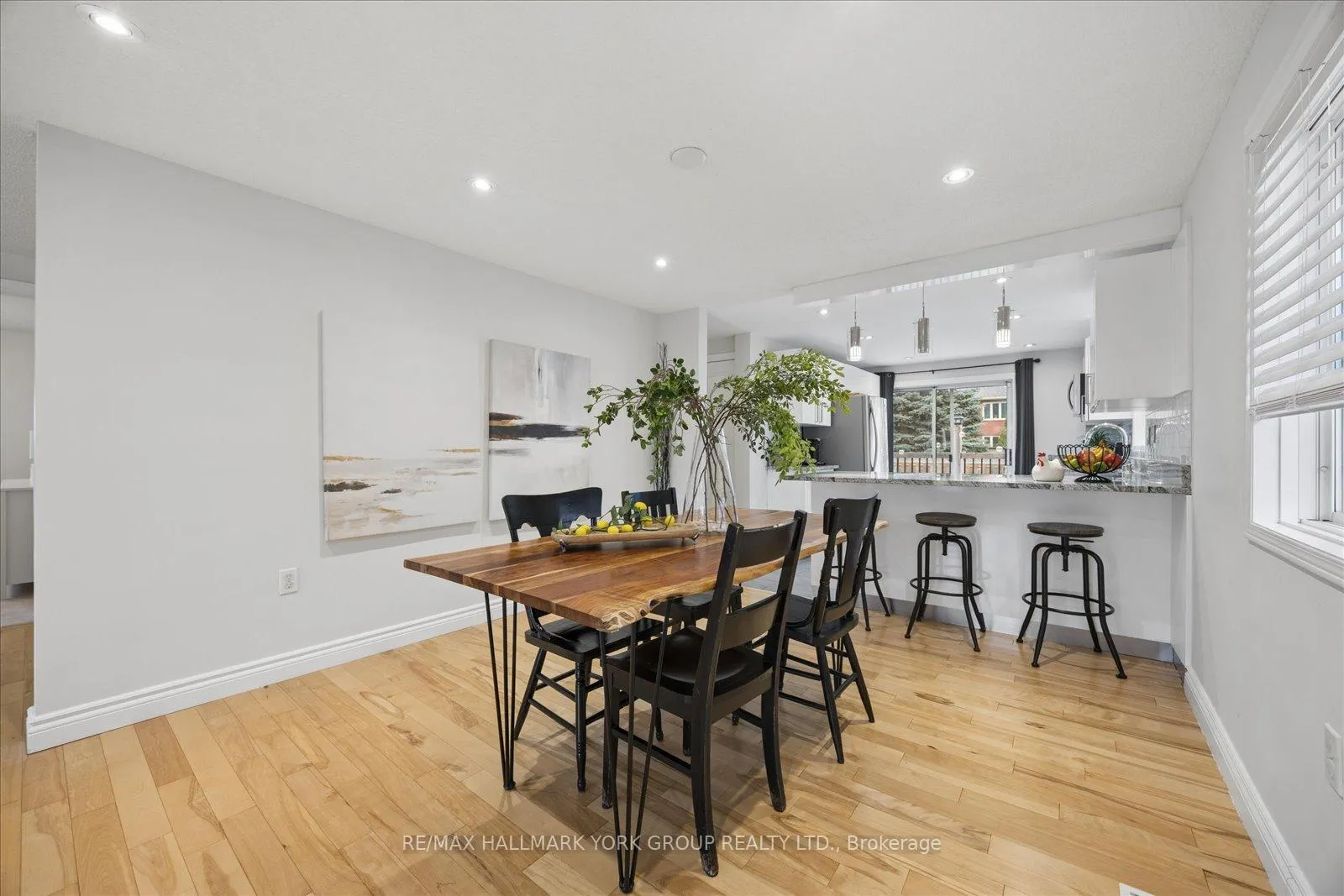 Photo 13 of 132 Athabaska Road, Barrie, Holly — HOMEH