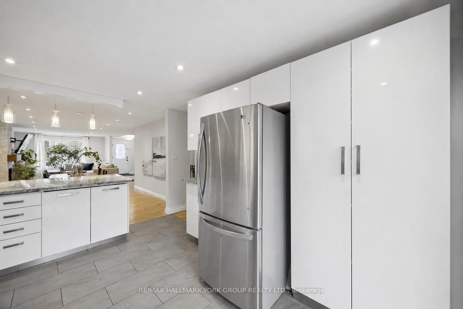 Photo 16 of 132 Athabaska Road, Barrie, Holly — HOMEH