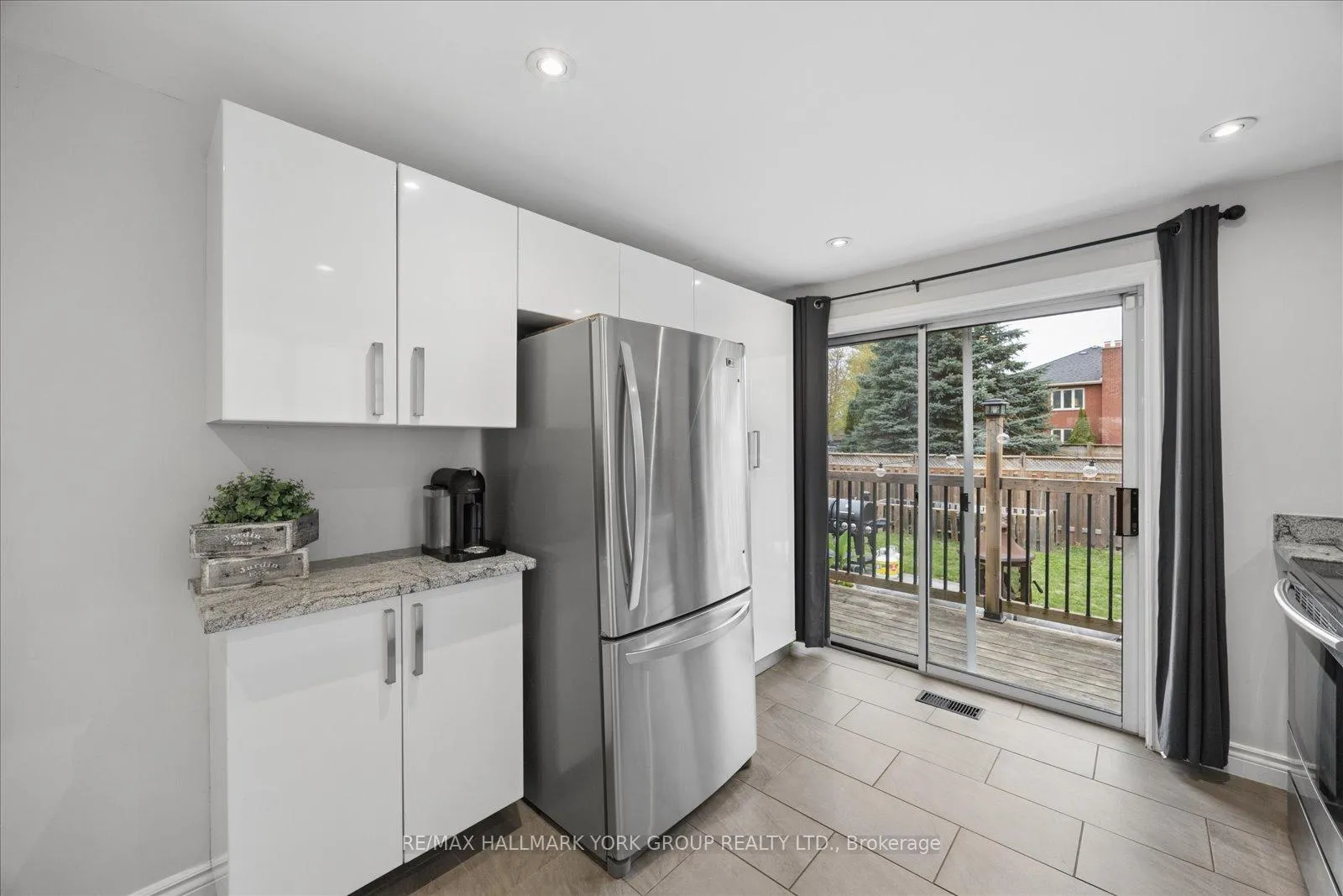 Photo 18 of 132 Athabaska Road, Barrie, Holly — HOMEH