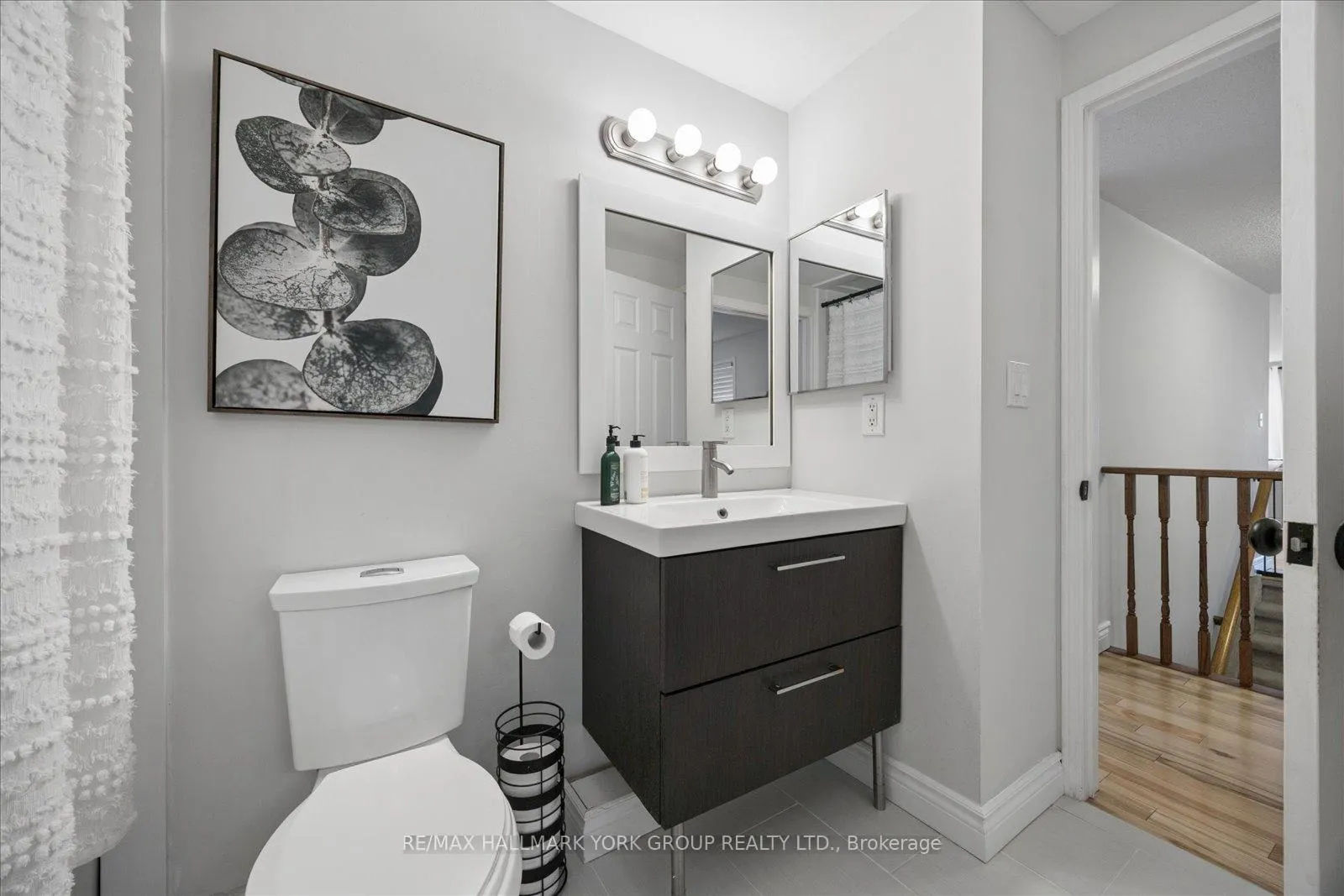 Photo 23 of 132 Athabaska Road, Barrie, Holly — HOMEH