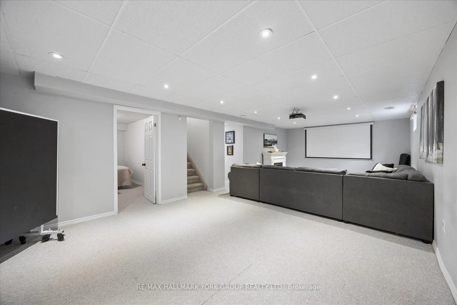 Photo 29 of 132 Athabaska Road, Barrie, Holly — HOMEH