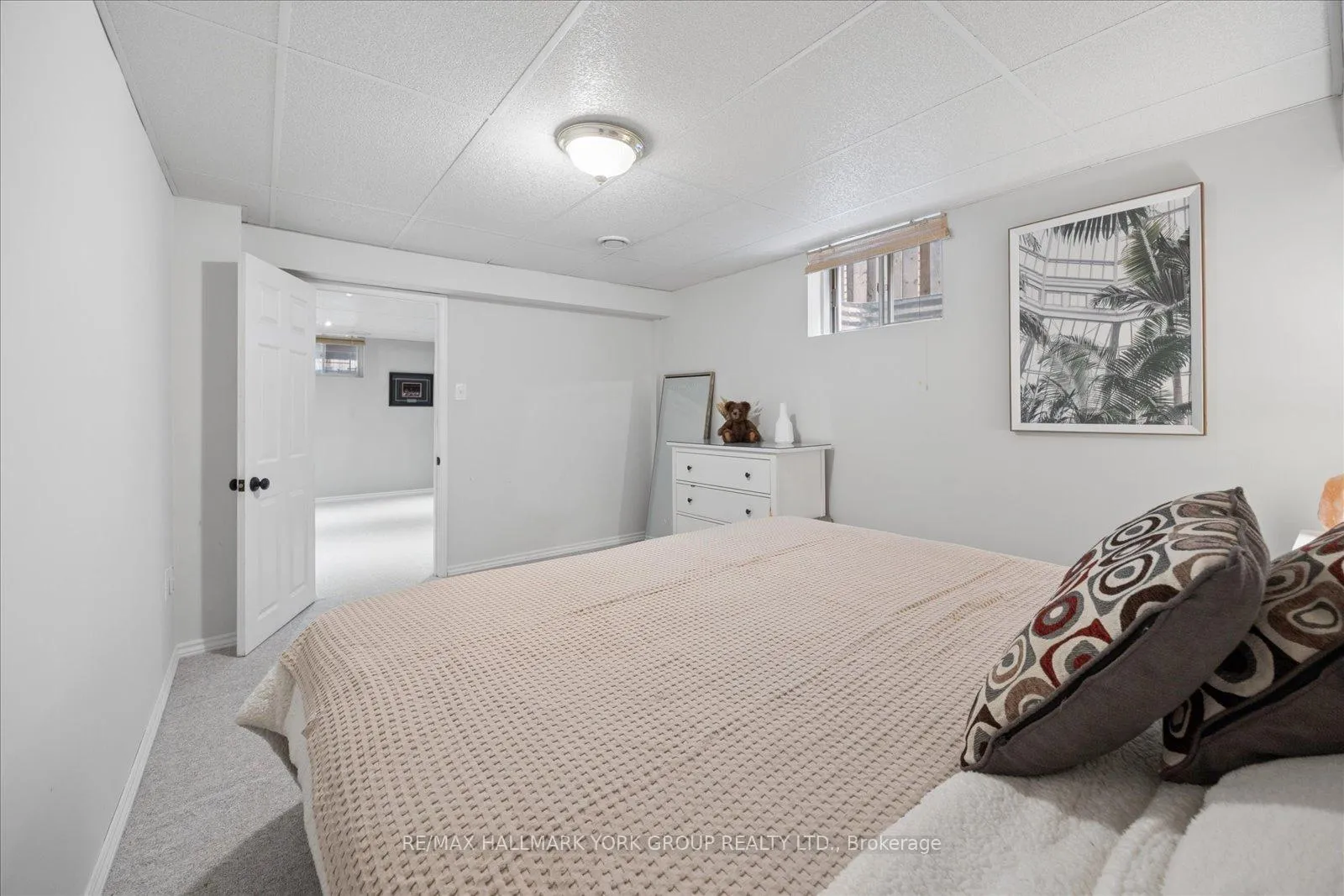 Photo 36 of 132 Athabaska Road, Barrie, Holly — HOMEH