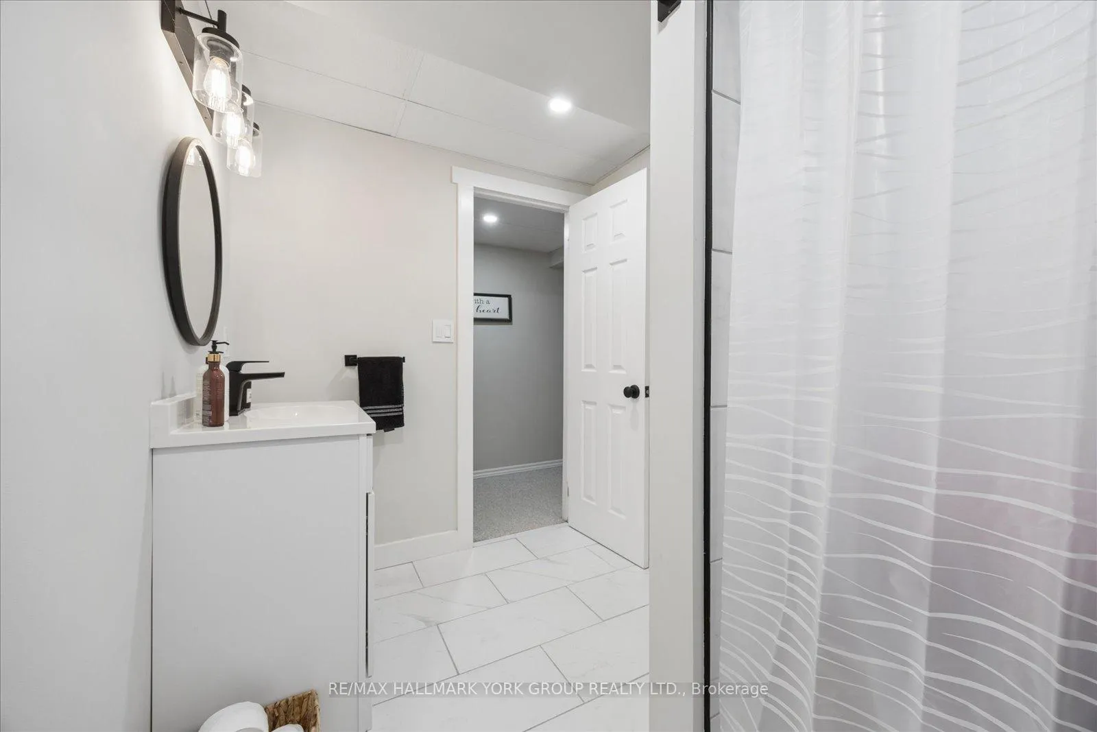 Photo 37 of 132 Athabaska Road, Barrie, Holly — HOMEH