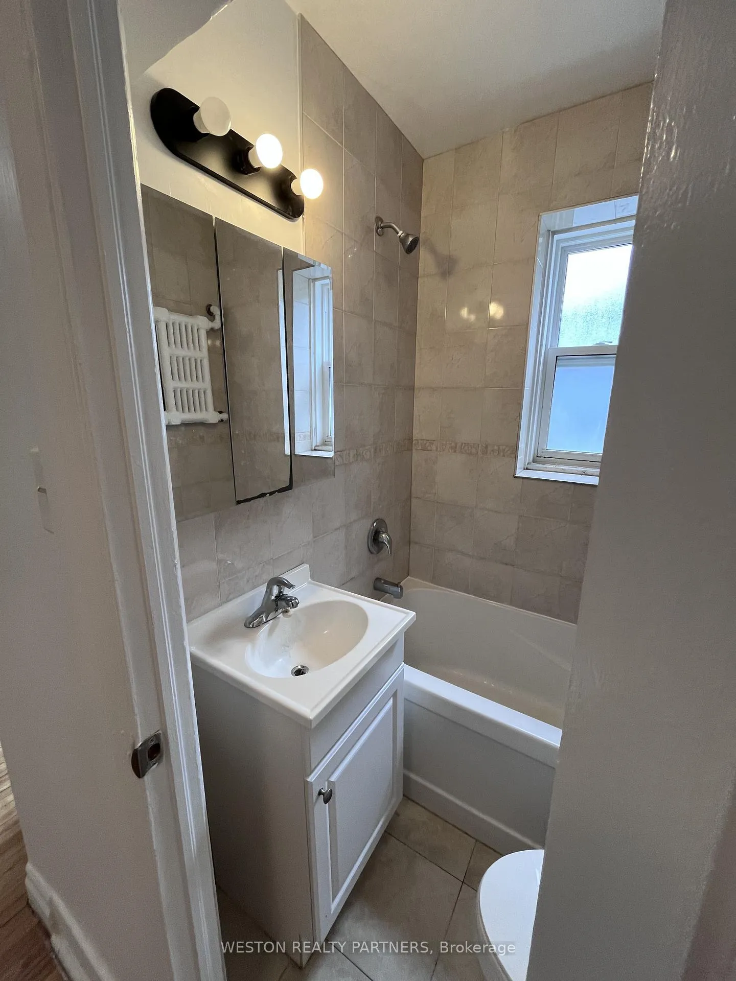 Photo 4 of Unit 203, 44 Huntley Street, Toronto, North St. James Town — HOMEH