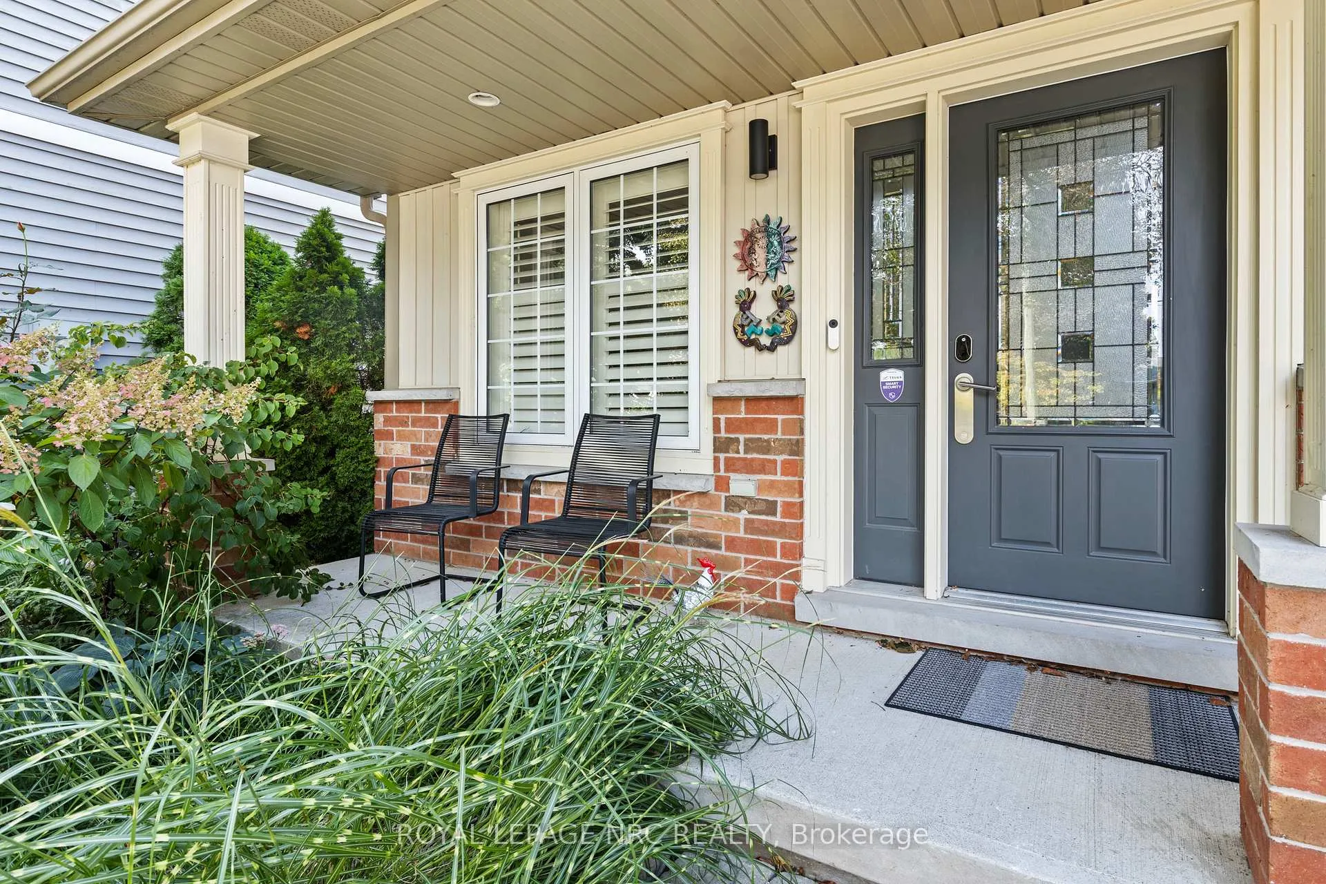 Photo 2 of 33 Broadway Avenue, St. Catharines, Port Weller — HOMEH