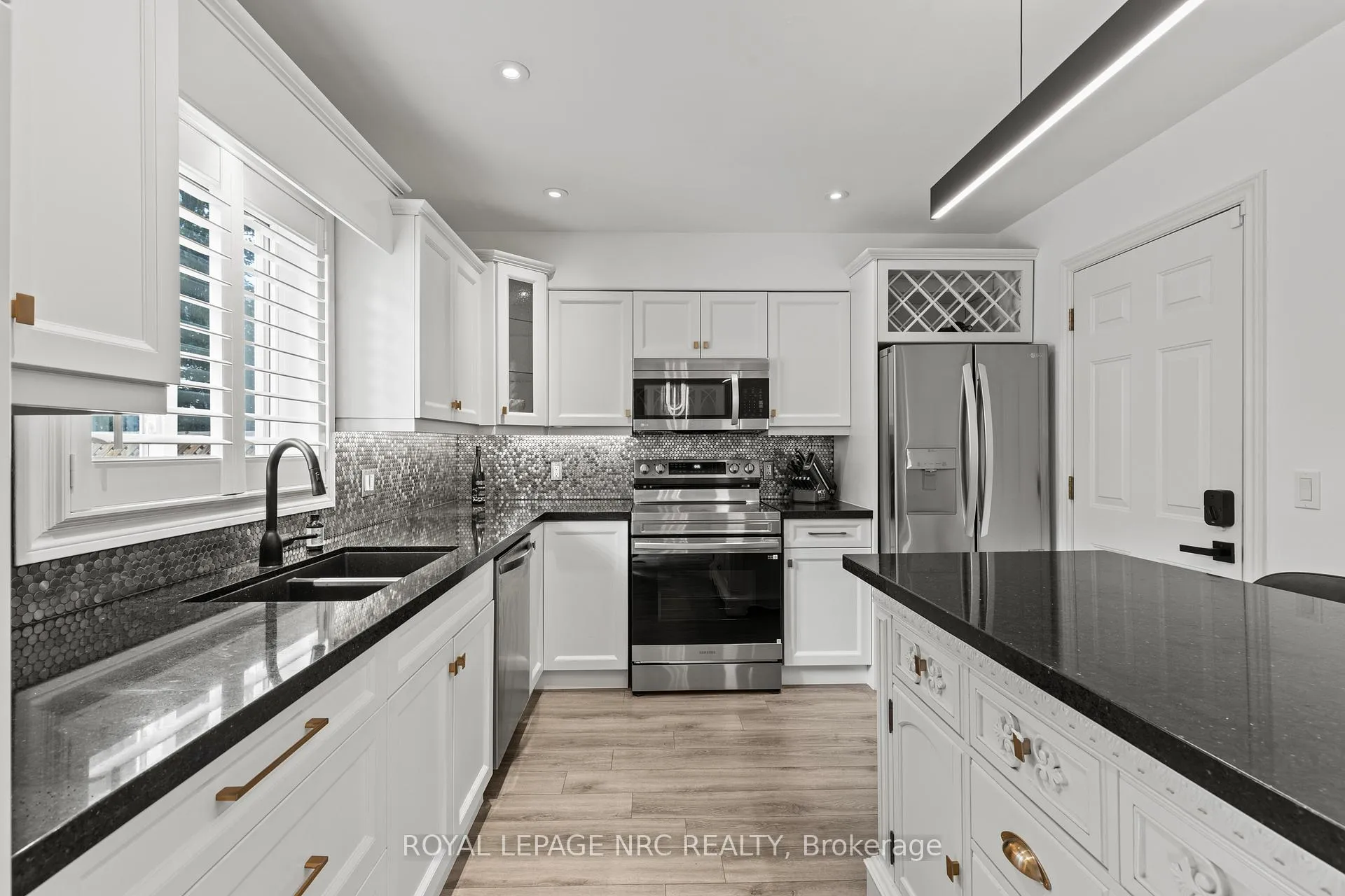 Photo 9 of 33 Broadway Avenue, St. Catharines, Port Weller — HOMEH