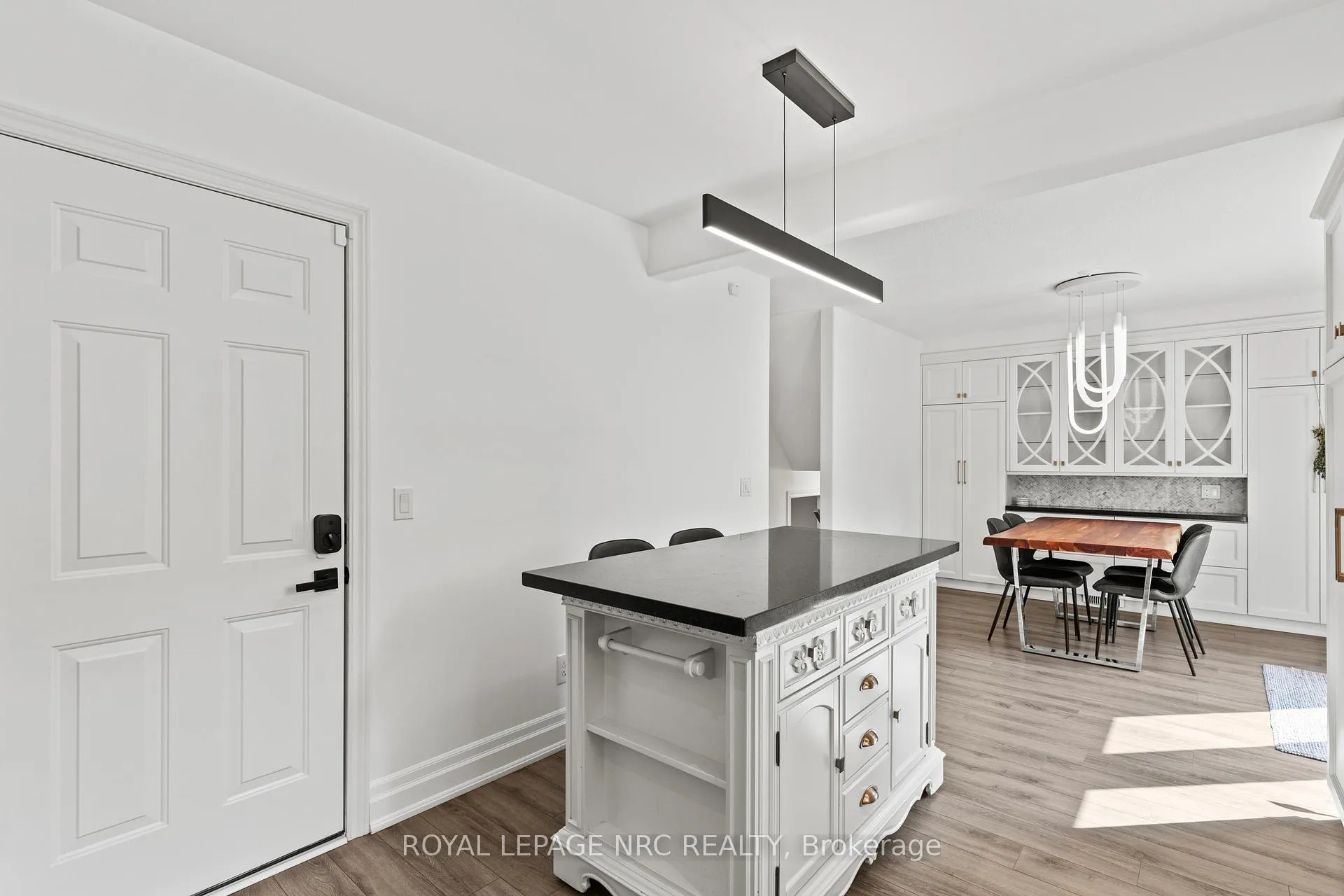 Photo 11 of 33 Broadway Avenue, St. Catharines, Port Weller — HOMEH