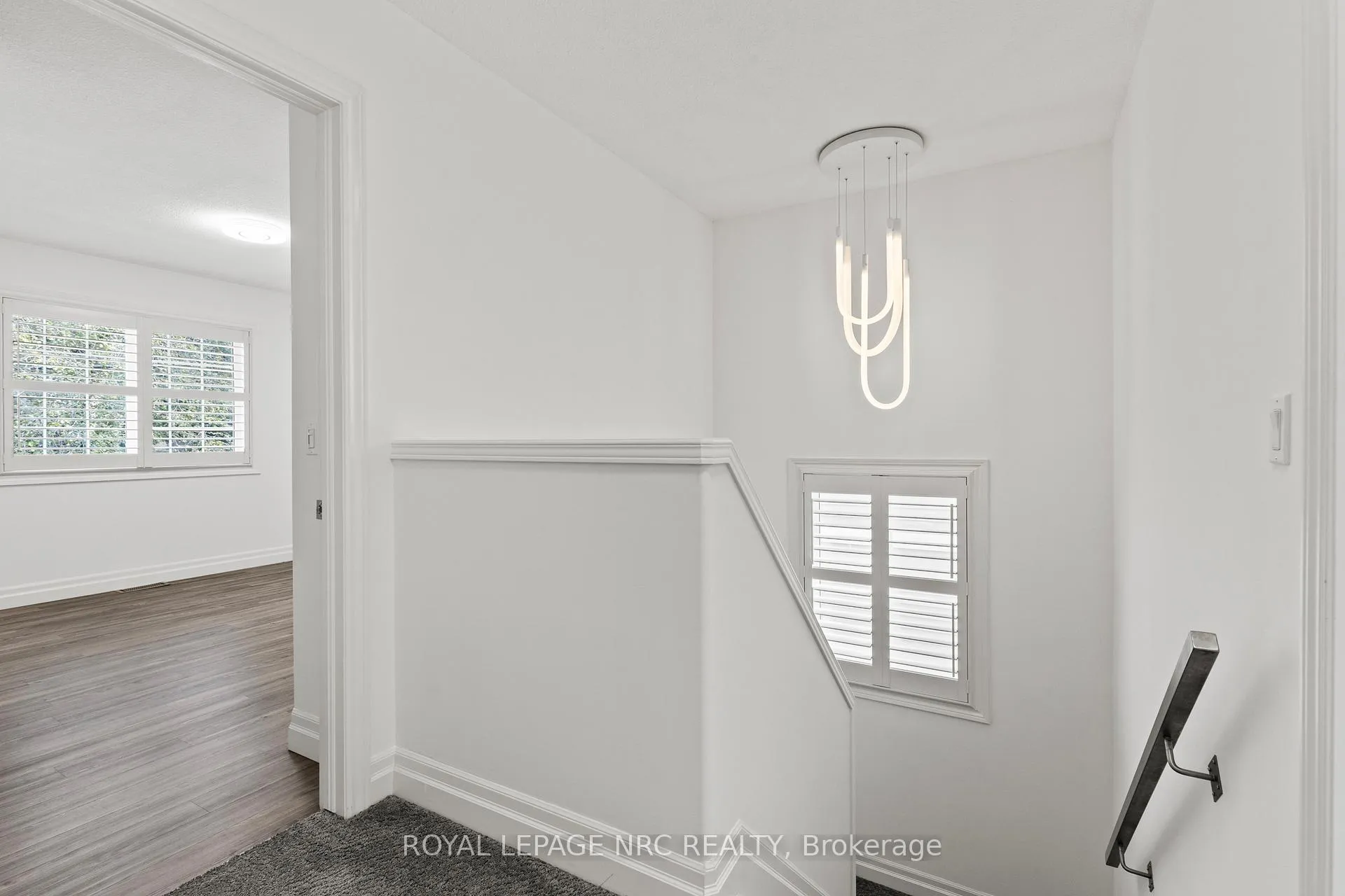 Photo 13 of 33 Broadway Avenue, St. Catharines, Port Weller — HOMEH