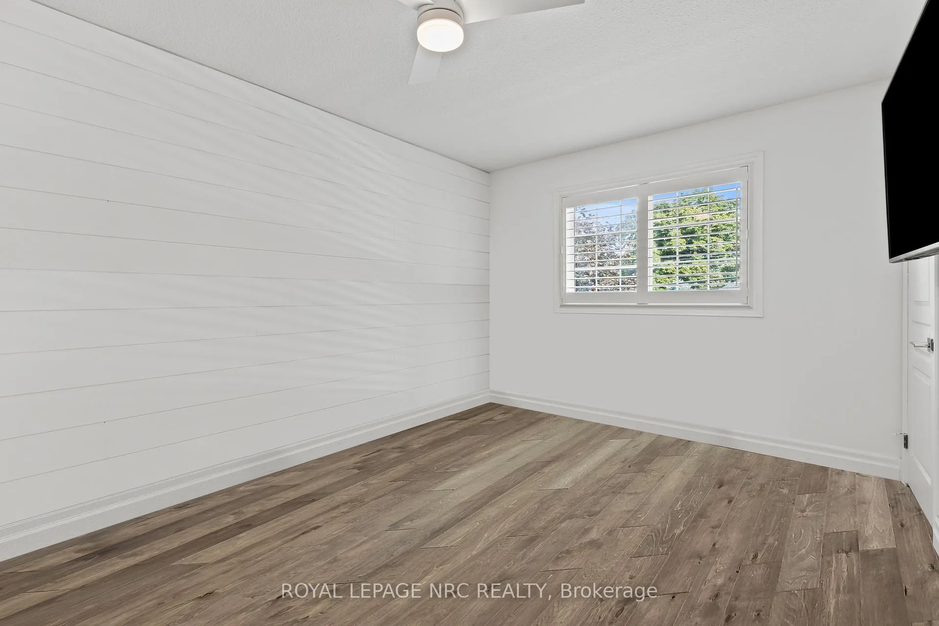 Photo 14 of 33 Broadway Avenue, St. Catharines, Port Weller — HOMEH