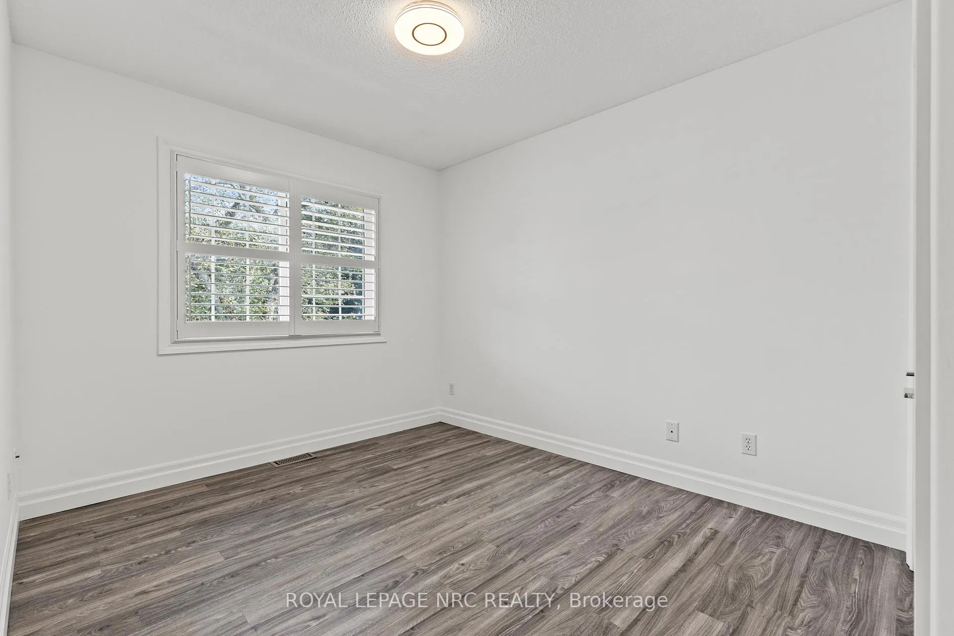 Photo 16 of 33 Broadway Avenue, St. Catharines, Port Weller — HOMEH