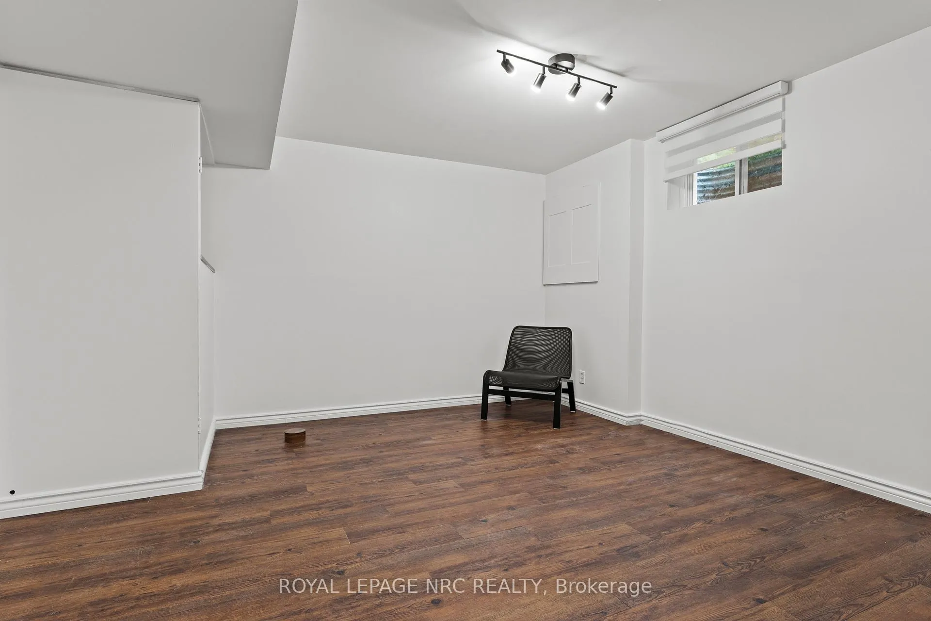 Photo 19 of 33 Broadway Avenue, St. Catharines, Port Weller — HOMEH