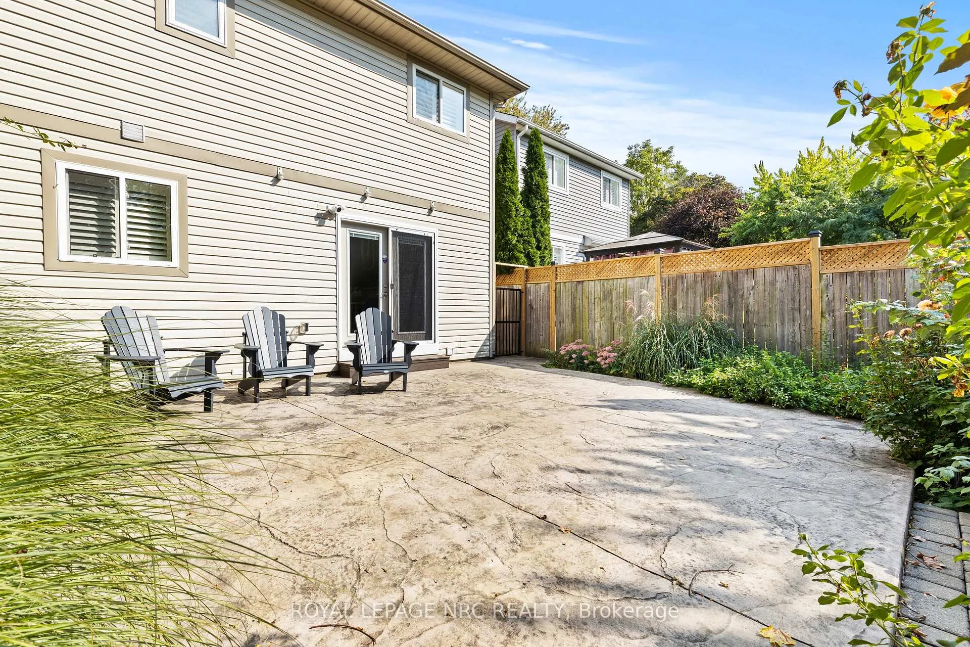 Photo 23 of 33 Broadway Avenue, St. Catharines, Port Weller — HOMEH