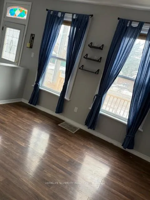 Photo 3 of 115 Murray Street, Brantford, Victoria/Arthur — HOMEH