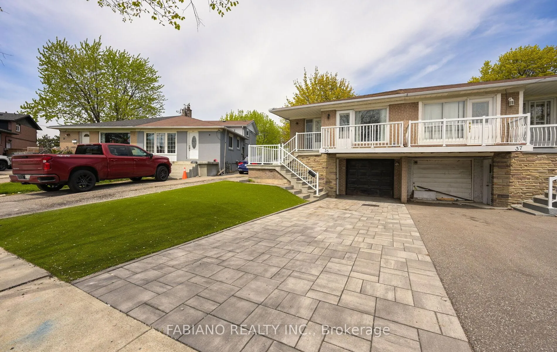 Photo 2 of 35 Murchison Crescent, Etobicoke, Mount Olive-Silverstone-Jamestown — HOMEH