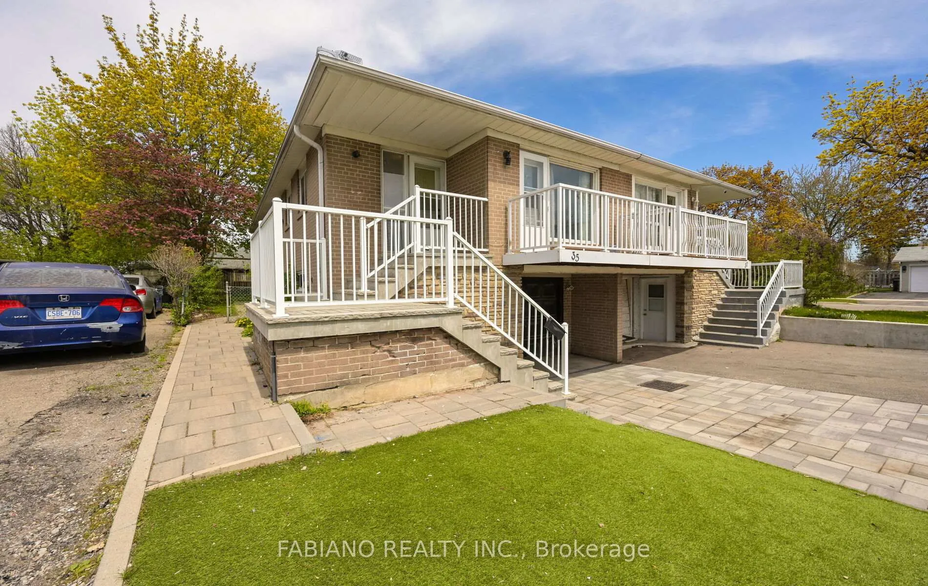Photo 4 of 35 Murchison Crescent, Etobicoke, Mount Olive-Silverstone-Jamestown — HOMEH