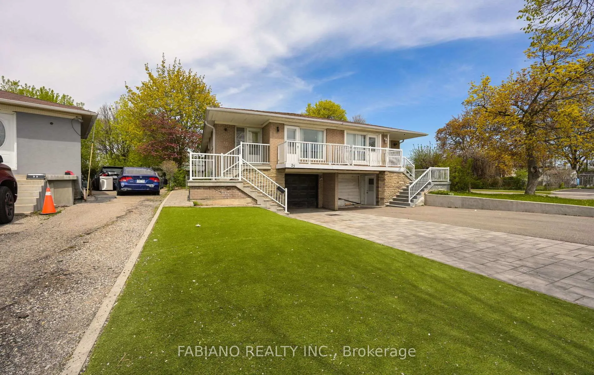 Photo 5 of 35 Murchison Crescent, Etobicoke, Mount Olive-Silverstone-Jamestown — HOMEH