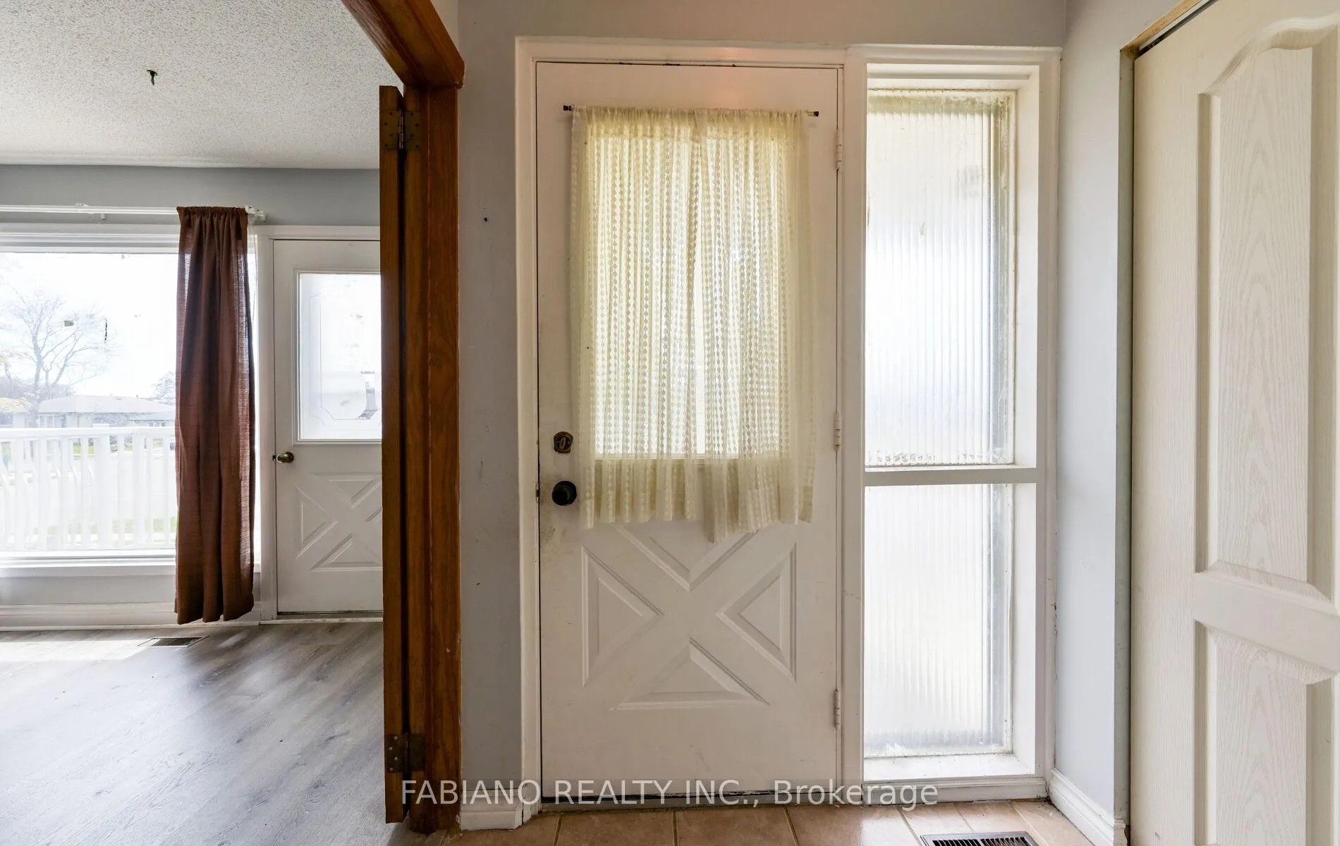 Photo 7 of 35 Murchison Crescent, Etobicoke, Mount Olive-Silverstone-Jamestown — HOMEH