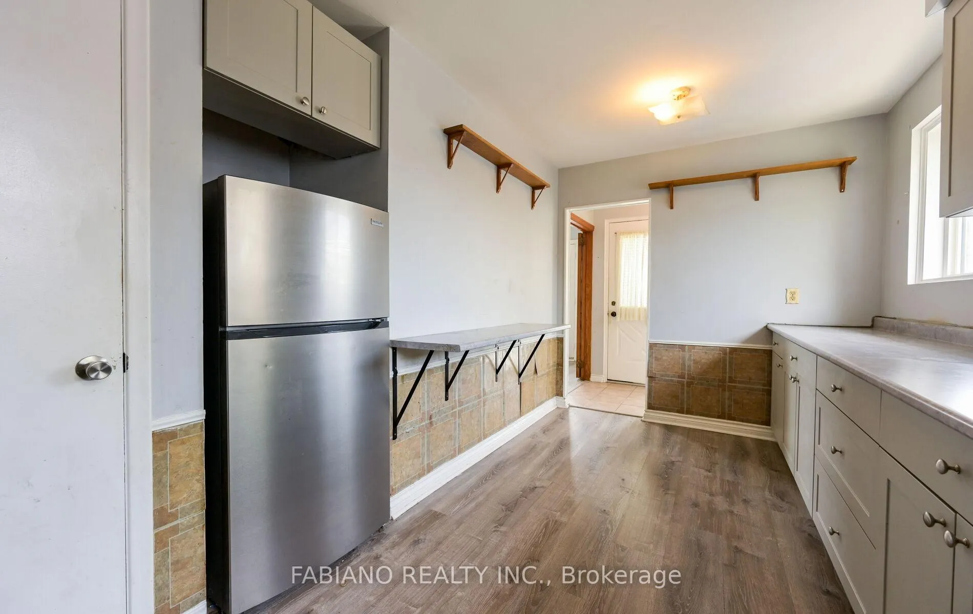 Photo 9 of 35 Murchison Crescent, Etobicoke, Mount Olive-Silverstone-Jamestown — HOMEH
